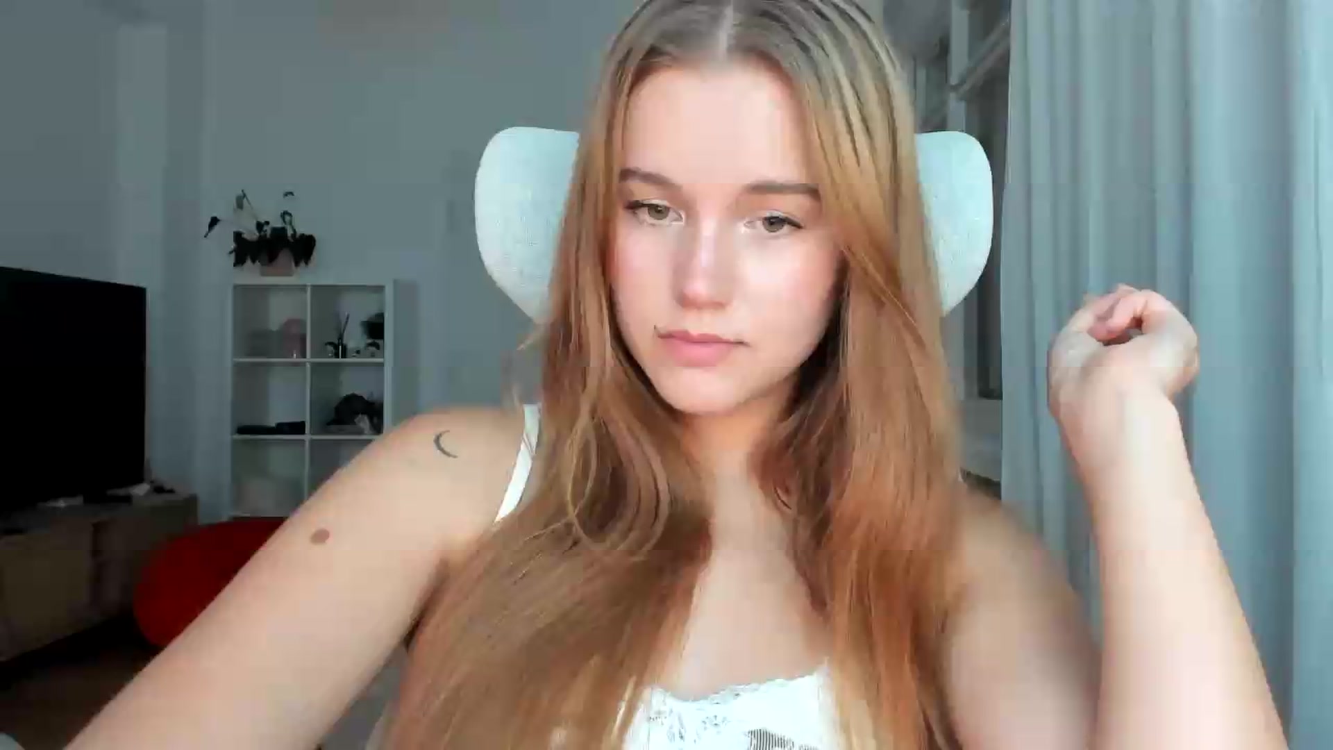 Gallery image thumbnail from Lia_lisia's myfreecams stream on, 07/26/2026, 18:22 image 1 of 20