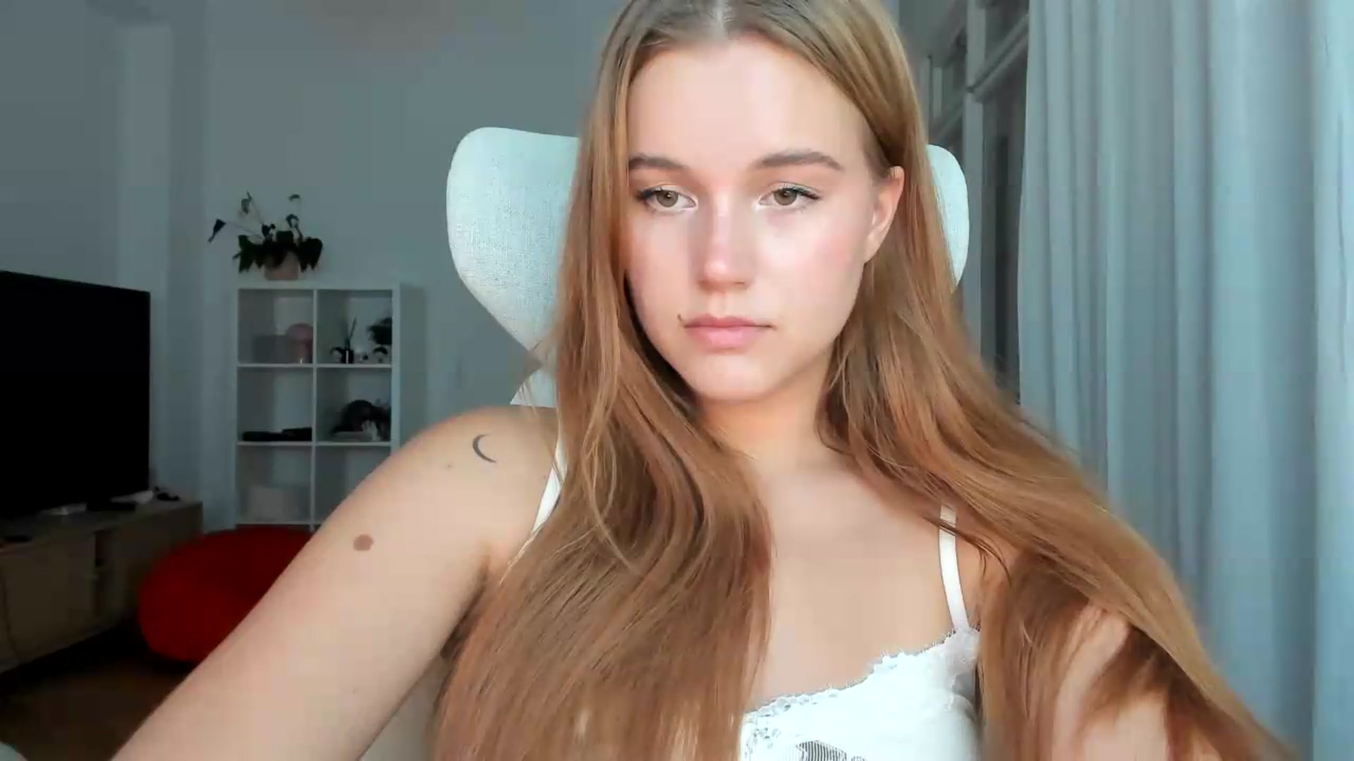 Gallery image thumbnail from Lia_lisia's myfreecams stream on, 07/26/2026, 18:22 image 12 of 20