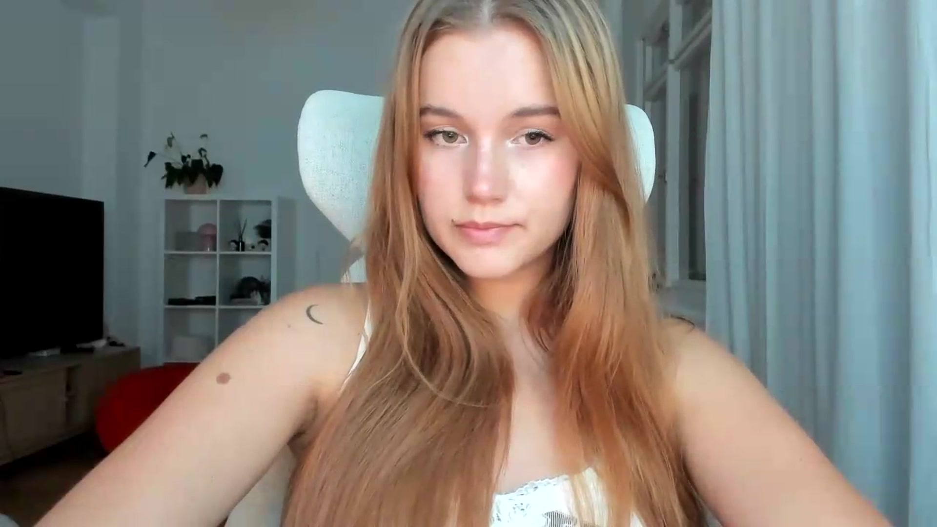 Gallery image thumbnail from Lia_lisia's myfreecams stream on, 07/26/2026, 18:22 image 6 of 20