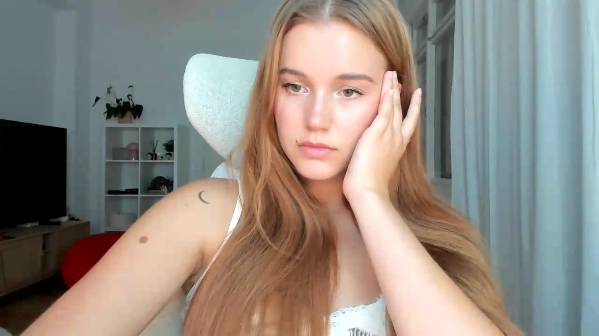 Gallery image thumbnail from Lia_lisia's myfreecams stream on, 07/26/2026, 18:22 image 20 of 20