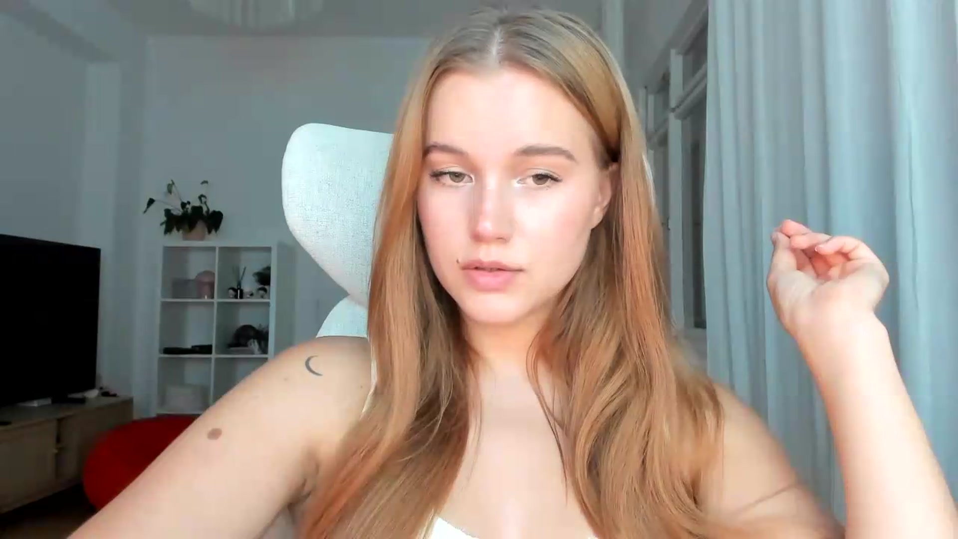 Gallery image thumbnail from Lia_lisia's myfreecams stream on, 07/26/2026, 18:39 image 8 of 20