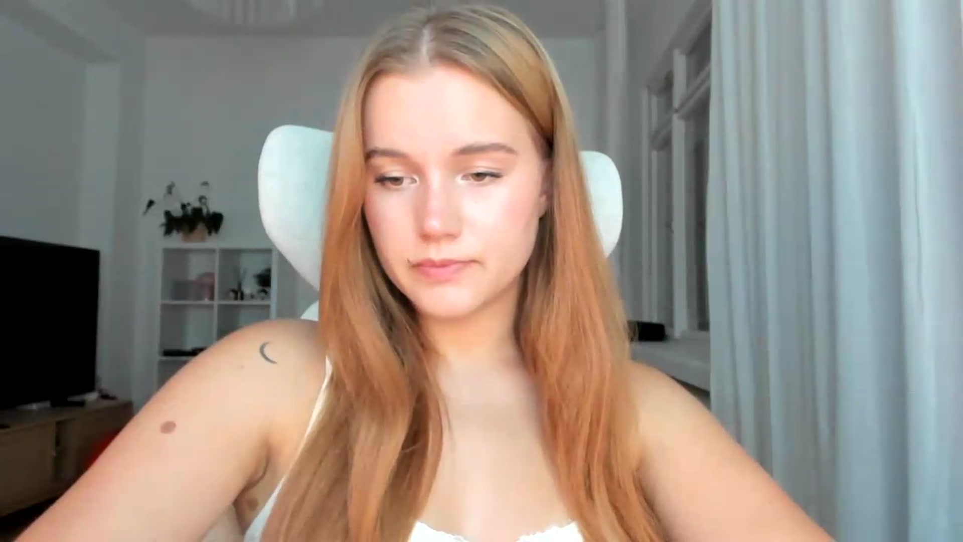Gallery image thumbnail from Lia_lisia's myfreecams stream on, 07/26/2026, 18:39 image 9 of 20