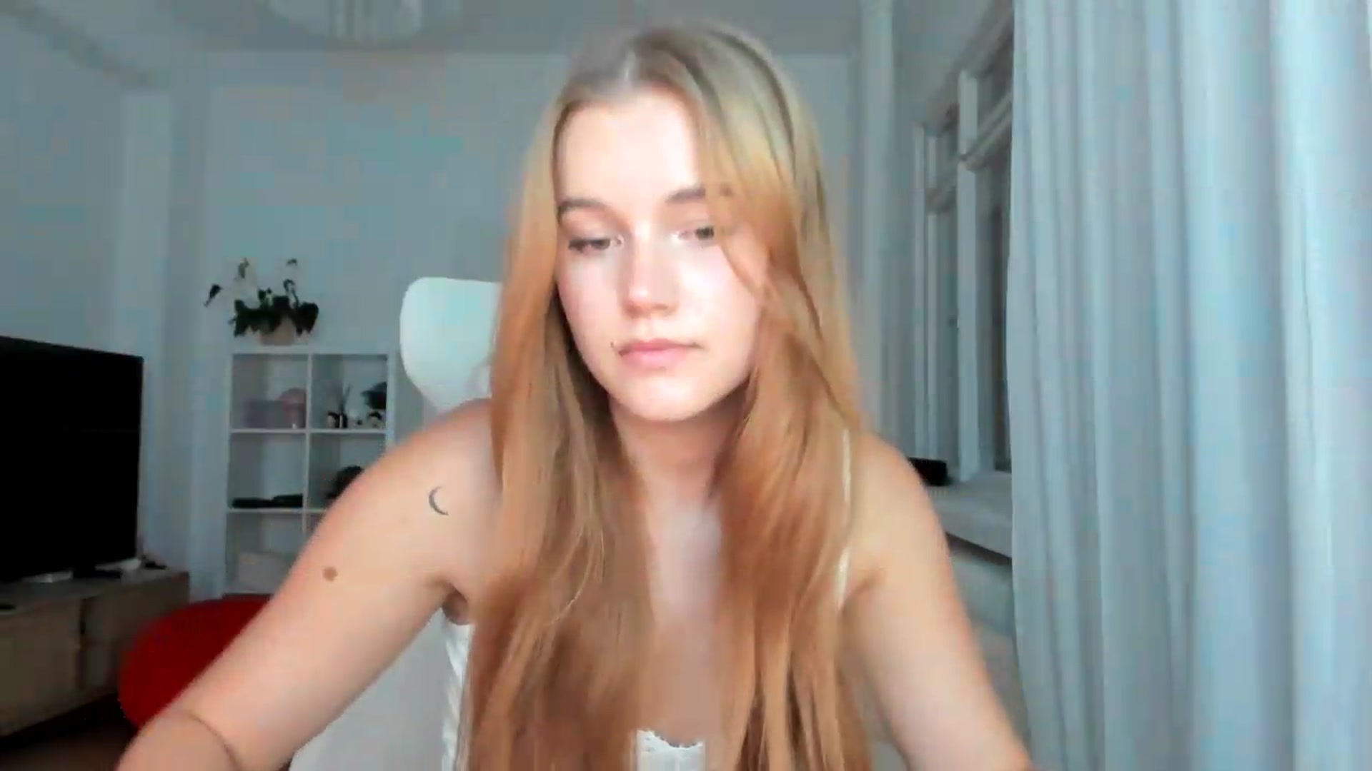 Gallery image thumbnail from Lia_lisia's myfreecams stream on, 07/26/2026, 18:39 image 20 of 20