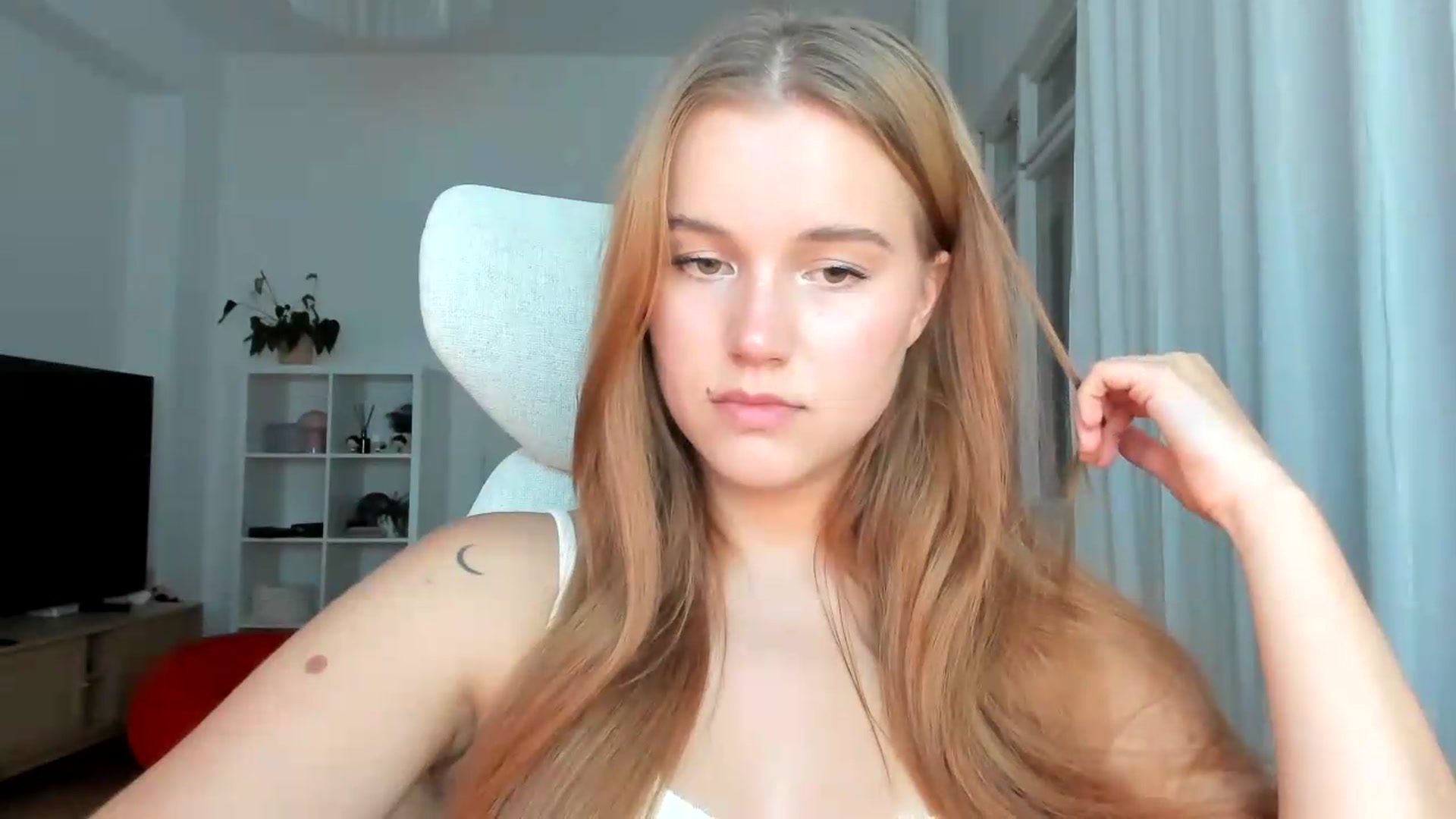 Gallery image thumbnail from Lia_lisia's myfreecams stream on, 07/26/2026, 18:39 image 5 of 20