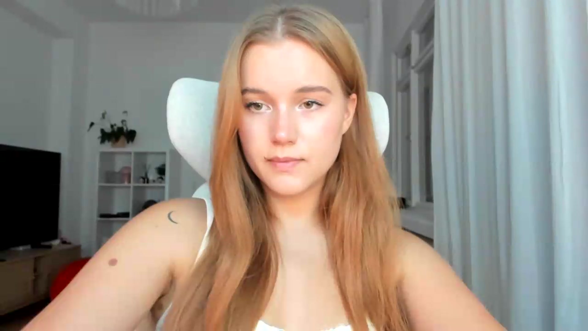 Gallery image thumbnail from Lia_lisia's myfreecams stream on, 07/26/2026, 18:39 image 10 of 20