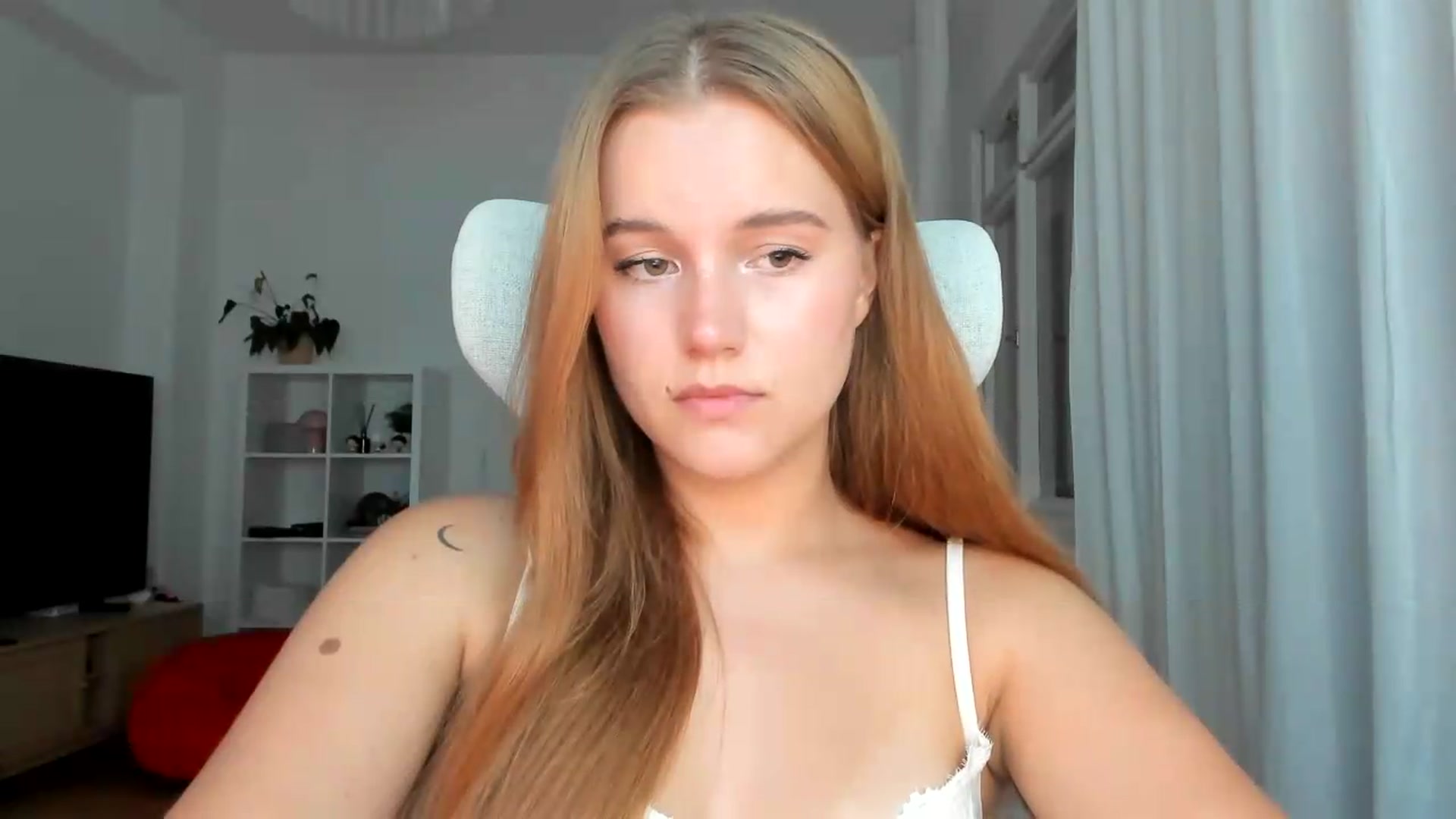 Gallery image thumbnail from Lia_lisia's myfreecams stream on, 07/26/2026, 18:39 image 16 of 20