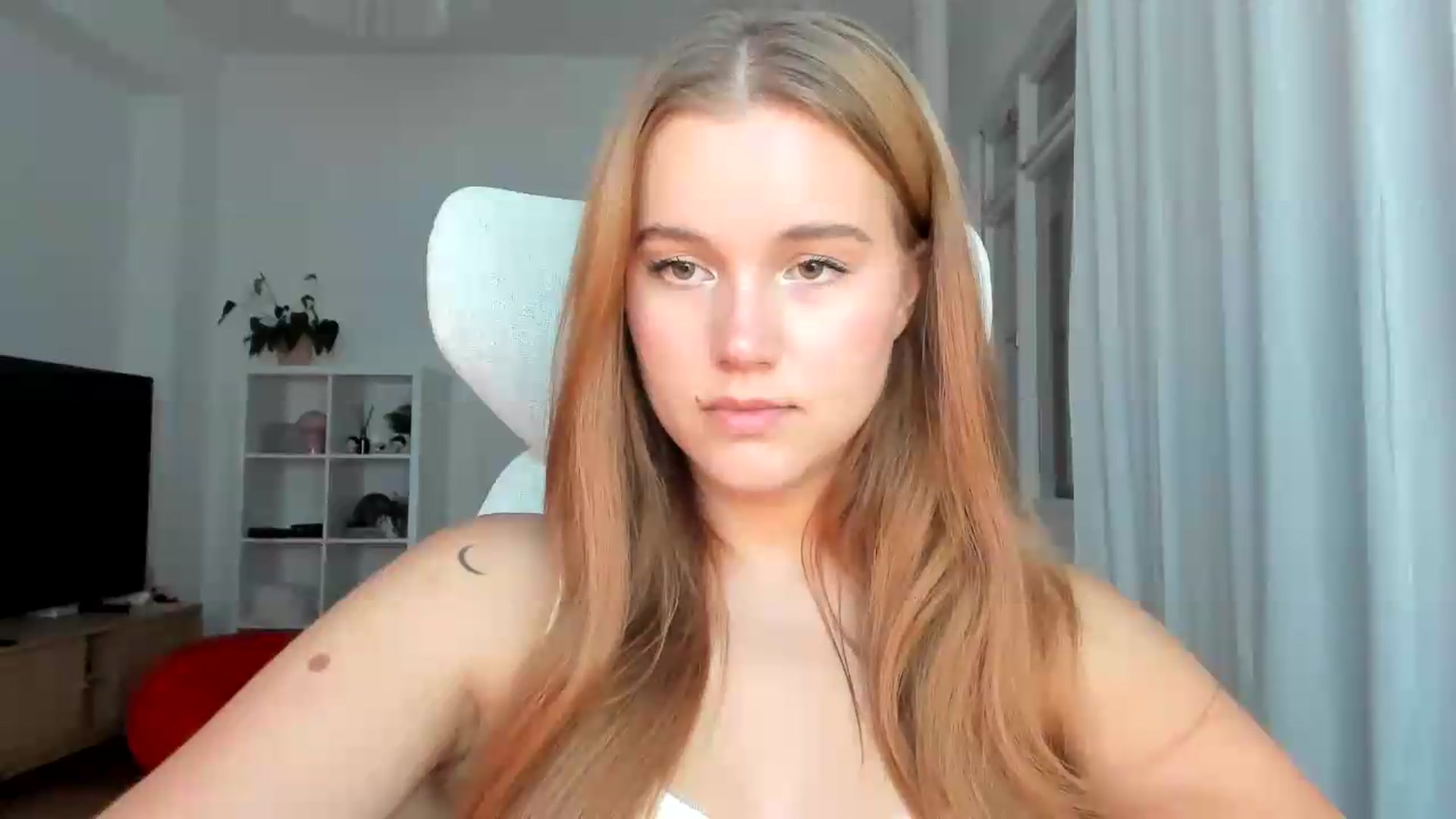 Gallery image thumbnail from Lia_lisia's myfreecams stream on, 07/26/2026, 18:39 image 7 of 20