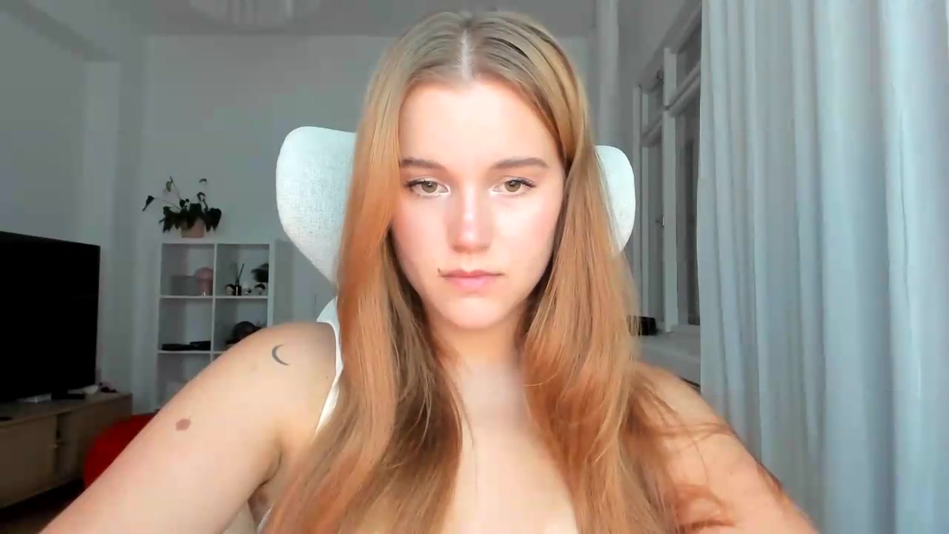 Gallery image thumbnail from Lia_lisia's myfreecams stream on, 07/26/2026, 18:39 image 18 of 20