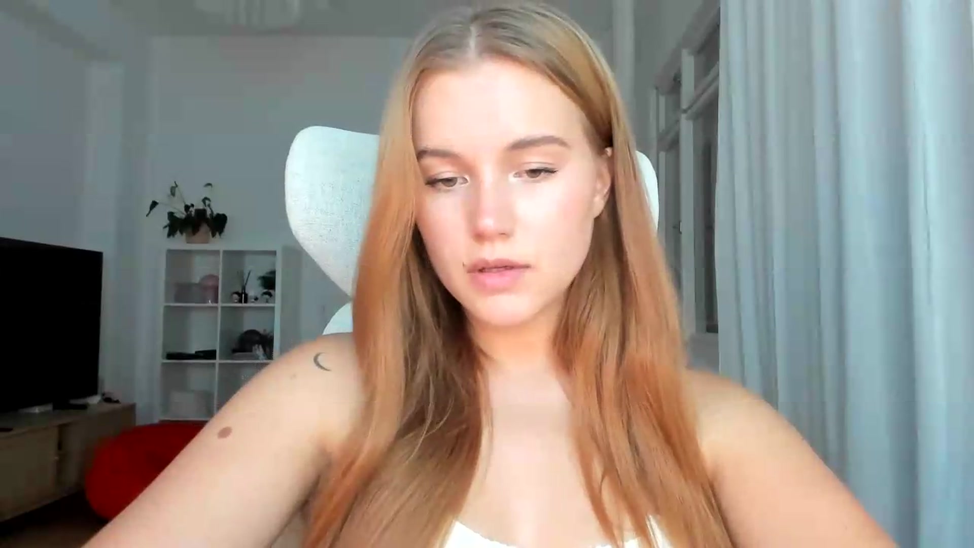 Gallery image thumbnail from Lia_lisia's myfreecams stream on, 07/26/2026, 18:39 image 2 of 20
