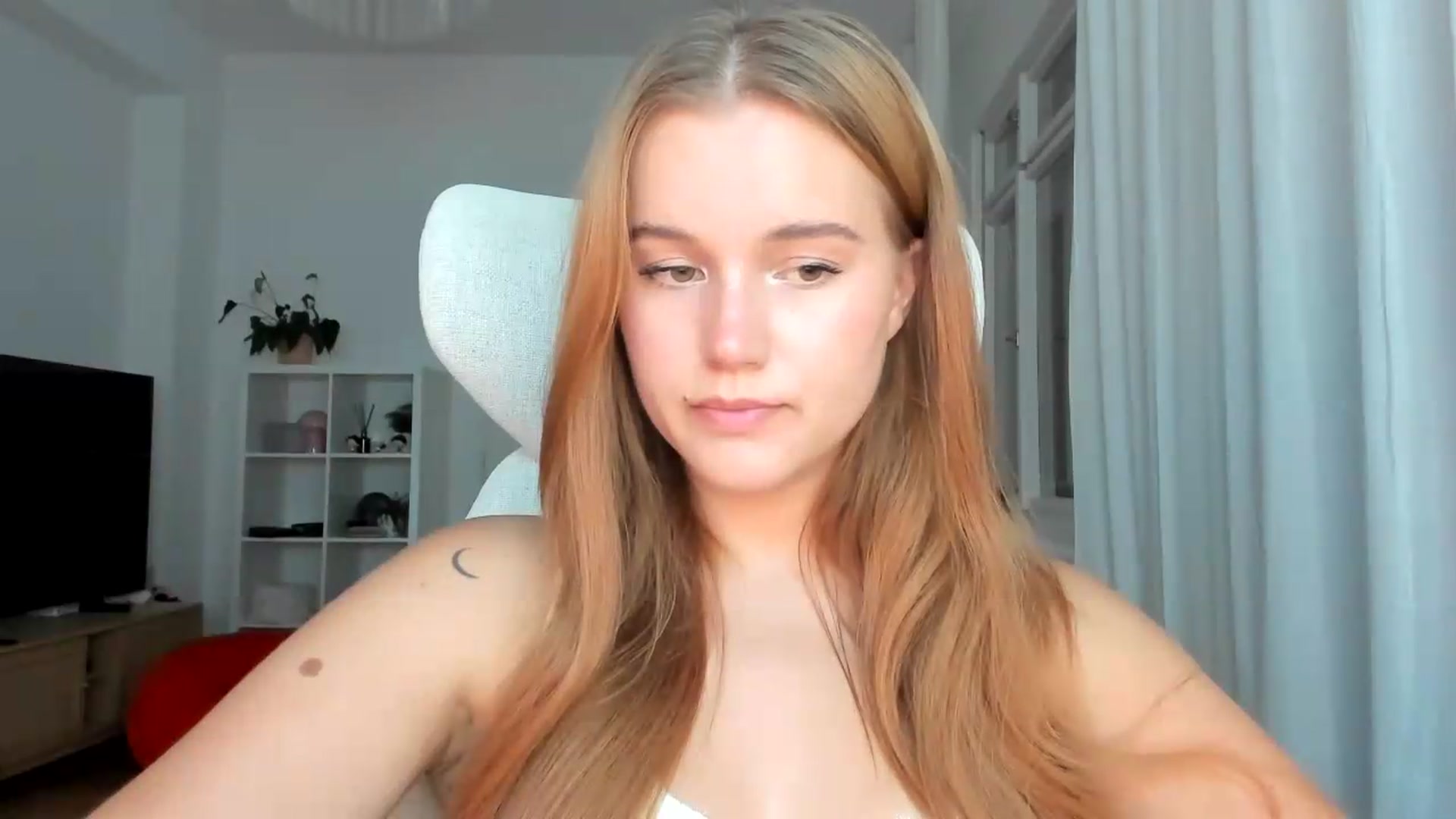 Gallery image thumbnail from Lia_lisia's myfreecams stream on, 07/26/2026, 18:39 image 6 of 20