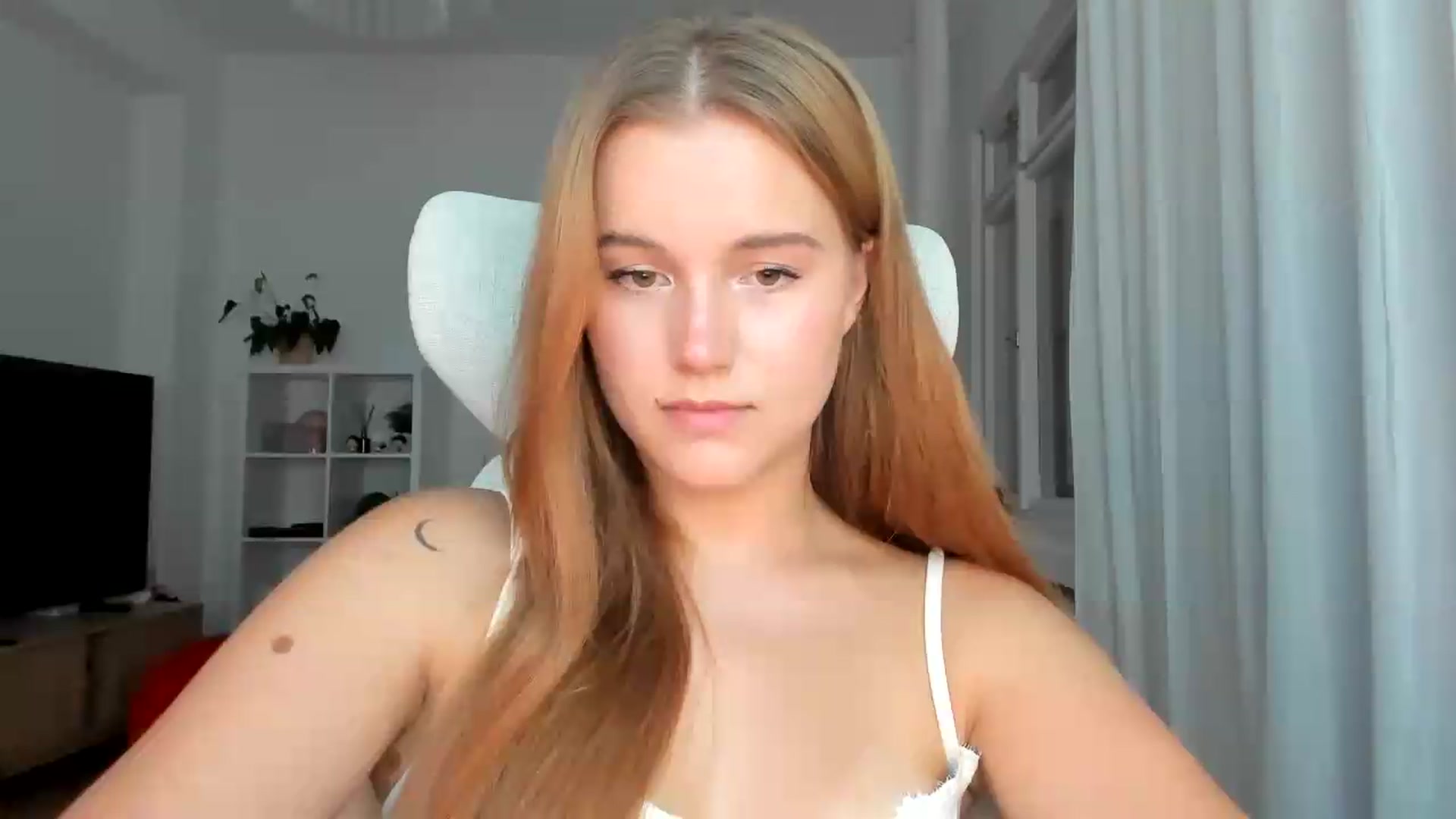 Gallery image thumbnail from Lia_lisia's myfreecams stream on, 07/26/2026, 18:39 image 15 of 20