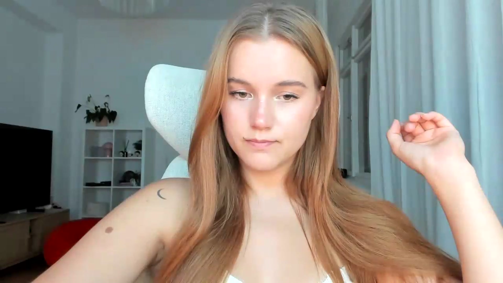 Gallery image thumbnail from Lia_lisia's myfreecams stream on, 07/26/2026, 18:39 image 4 of 20