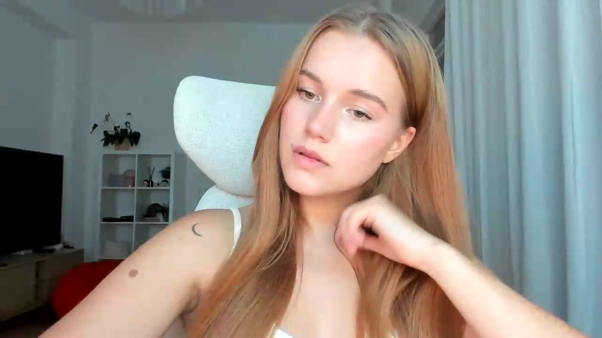 Gallery image thumbnail from Lia_lisia's myfreecams stream on, 07/26/2026, 18:39 image 3 of 20