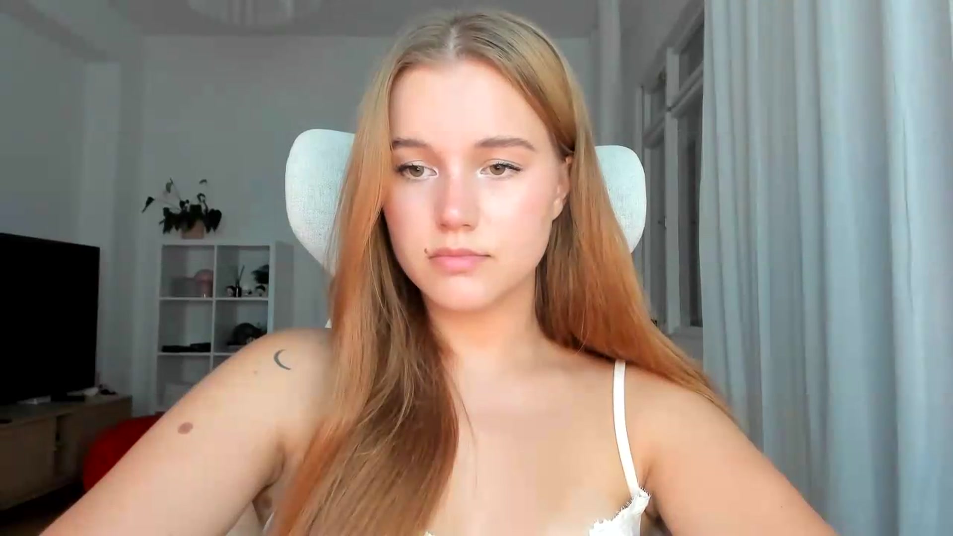 Gallery image thumbnail from Lia_lisia's myfreecams stream on, 07/26/2026, 18:39 image 17 of 20