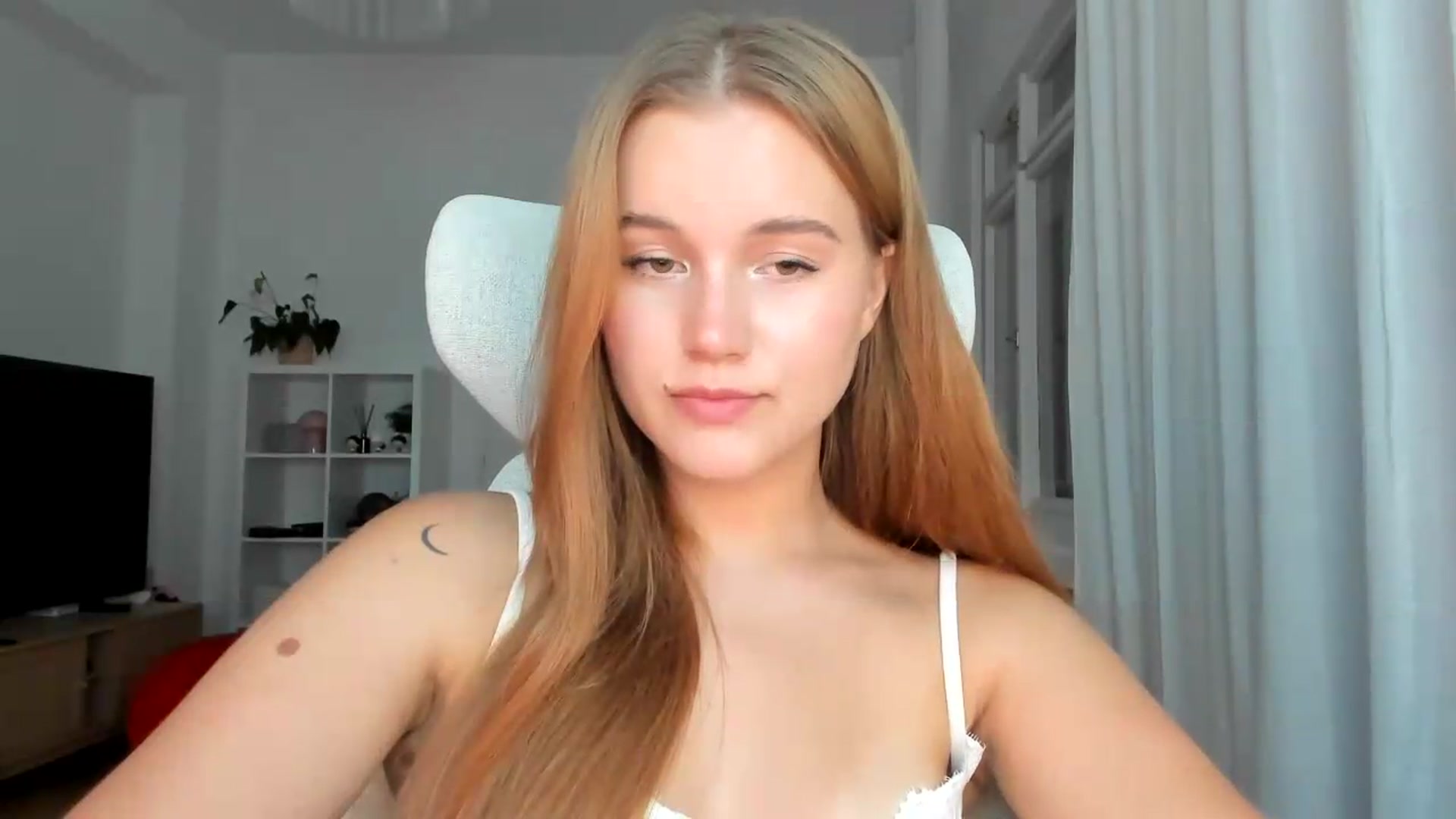 Gallery image thumbnail from Lia_lisia's myfreecams stream on, 07/26/2026, 18:39 image 14 of 20