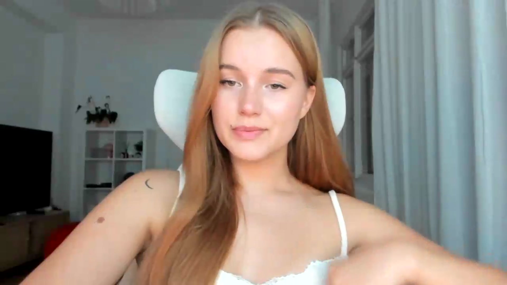 Gallery image thumbnail from Lia_lisia's myfreecams stream on, 07/26/2026, 18:39 image 12 of 20
