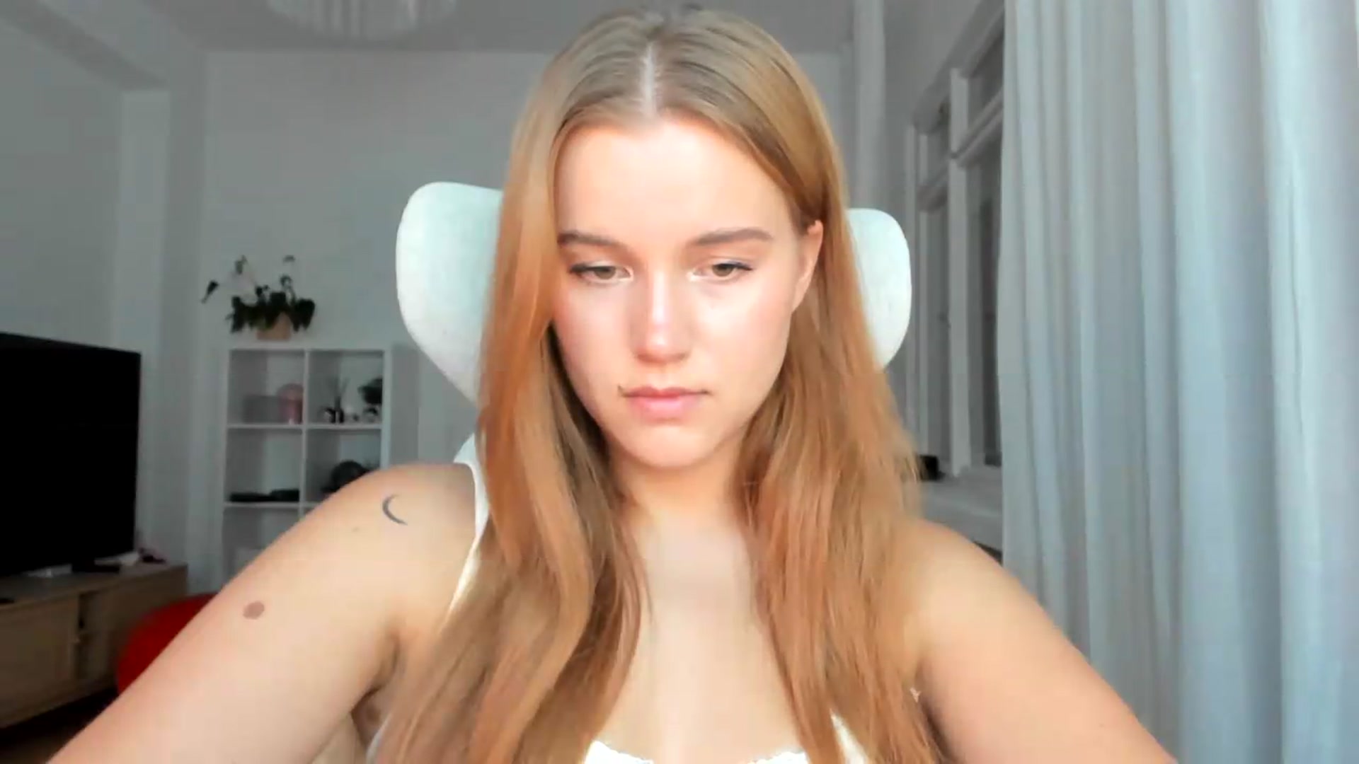 Gallery image thumbnail from Lia_lisia's myfreecams stream on, 07/26/2026, 18:39 image 11 of 20