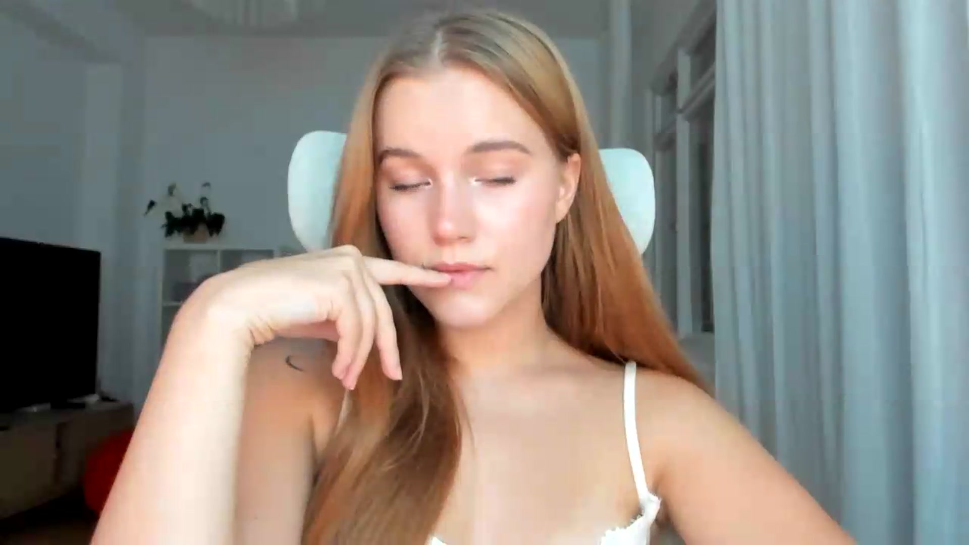Gallery image thumbnail from Lia_lisia's myfreecams stream on, 07/26/2026, 18:39 image 13 of 20