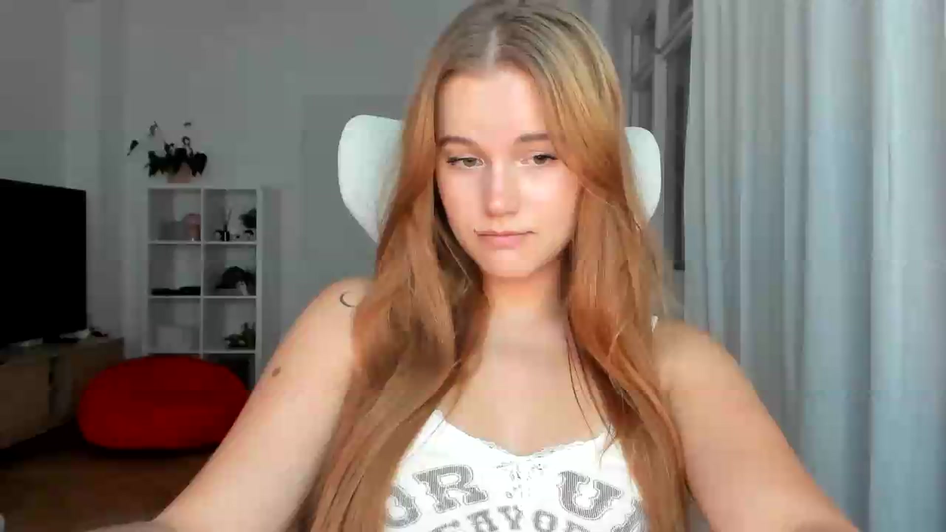 Gallery image thumbnail from Lia_lisia's myfreecams stream on, 07/26/2026, 19:13 image 1 of 20