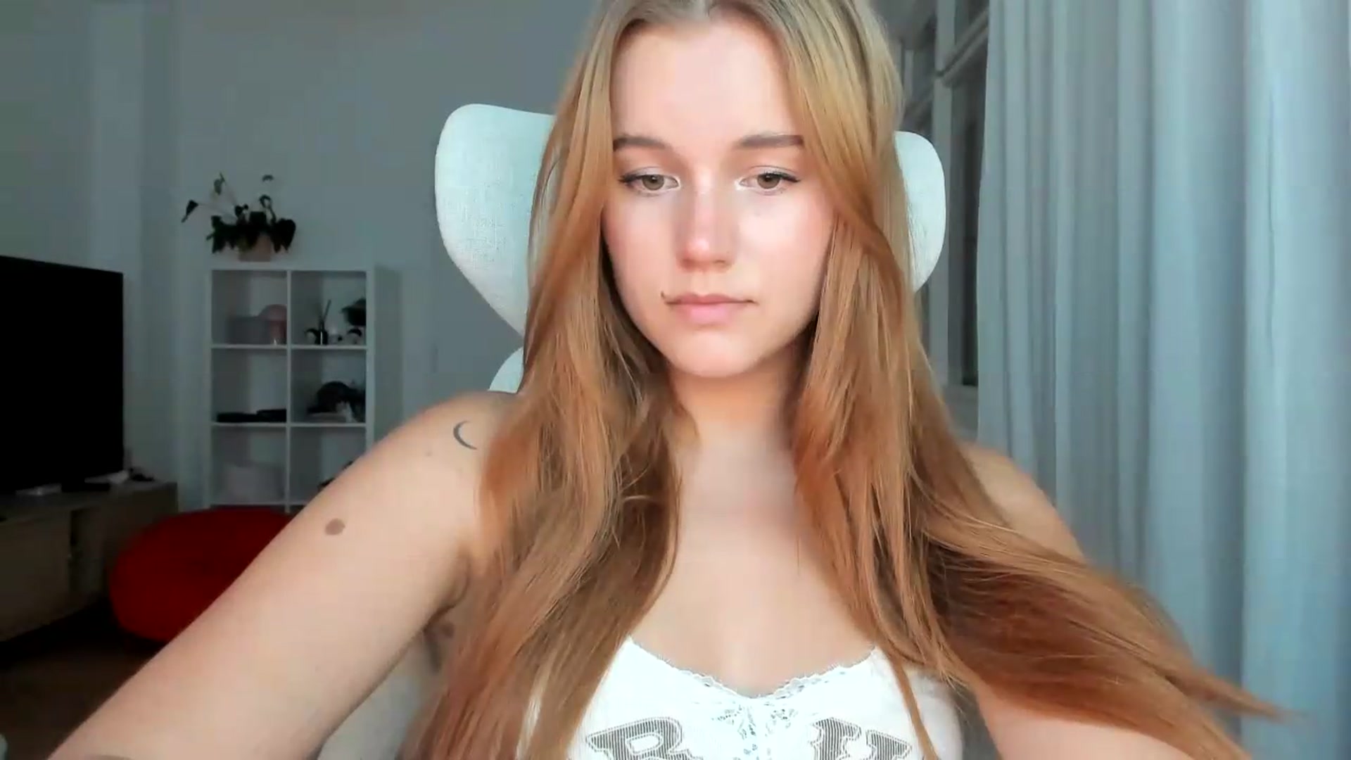 Gallery image thumbnail from Lia_lisia's myfreecams stream on, 07/26/2026, 19:13 image 18 of 20