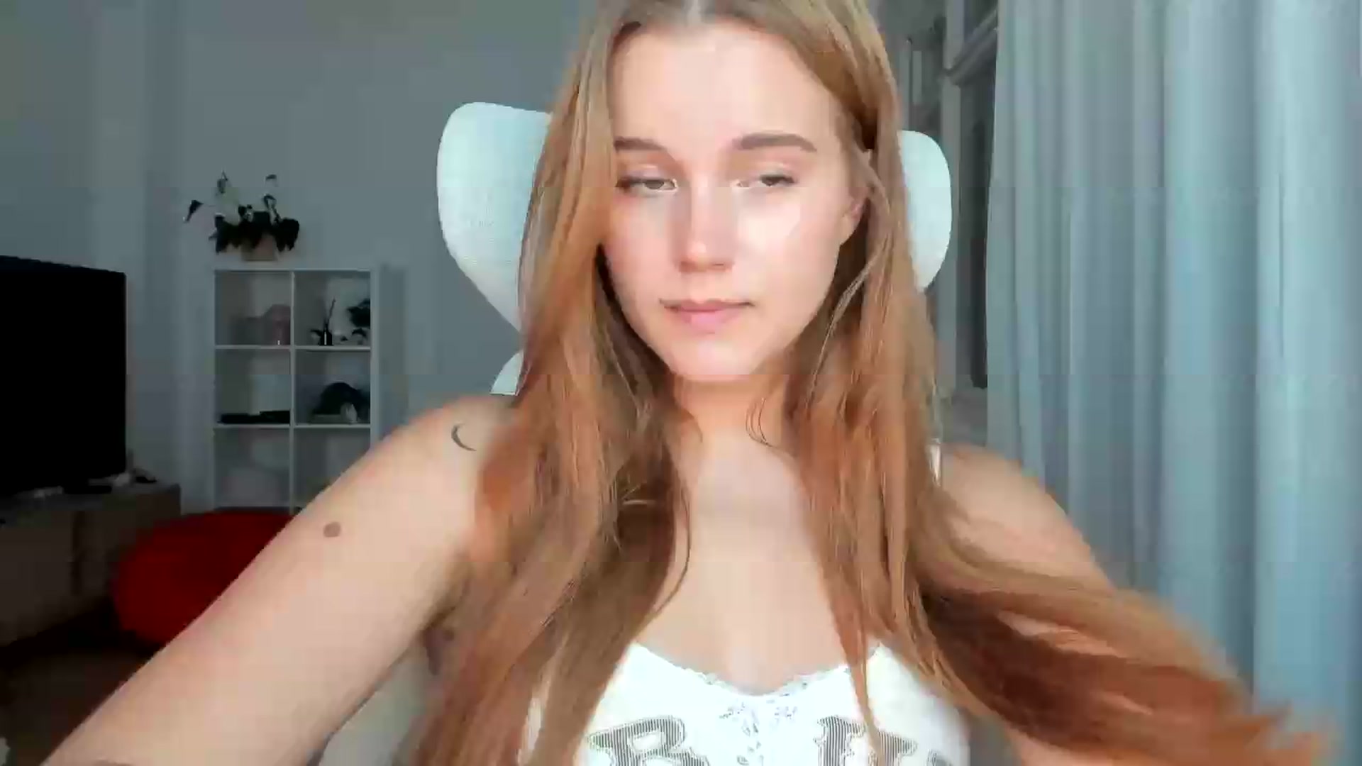 Gallery image thumbnail from Lia_lisia's myfreecams stream on, 07/26/2026, 19:13 image 20 of 20