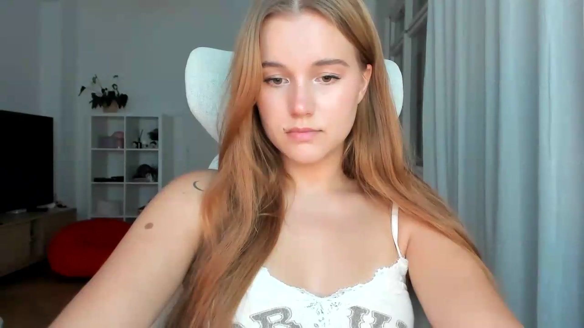 Gallery image thumbnail from Lia_lisia's myfreecams stream on, 07/26/2026, 19:13 image 12 of 20