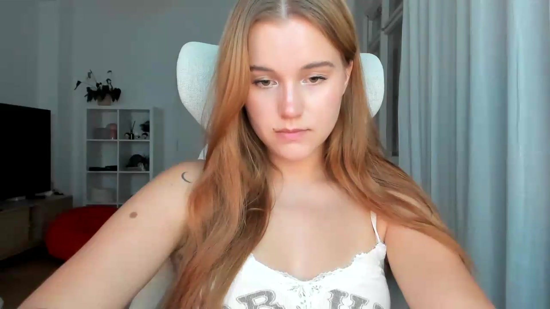 Gallery image thumbnail from Lia_lisia's myfreecams stream on, 07/26/2026, 19:13 image 15 of 20
