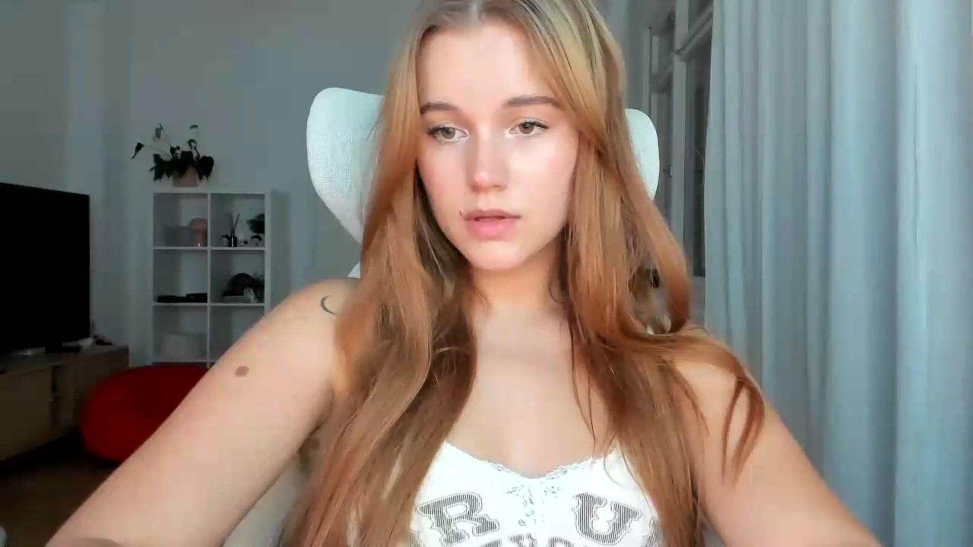 Gallery image thumbnail from Lia_lisia's myfreecams stream on, 07/26/2026, 19:13 image 5 of 20