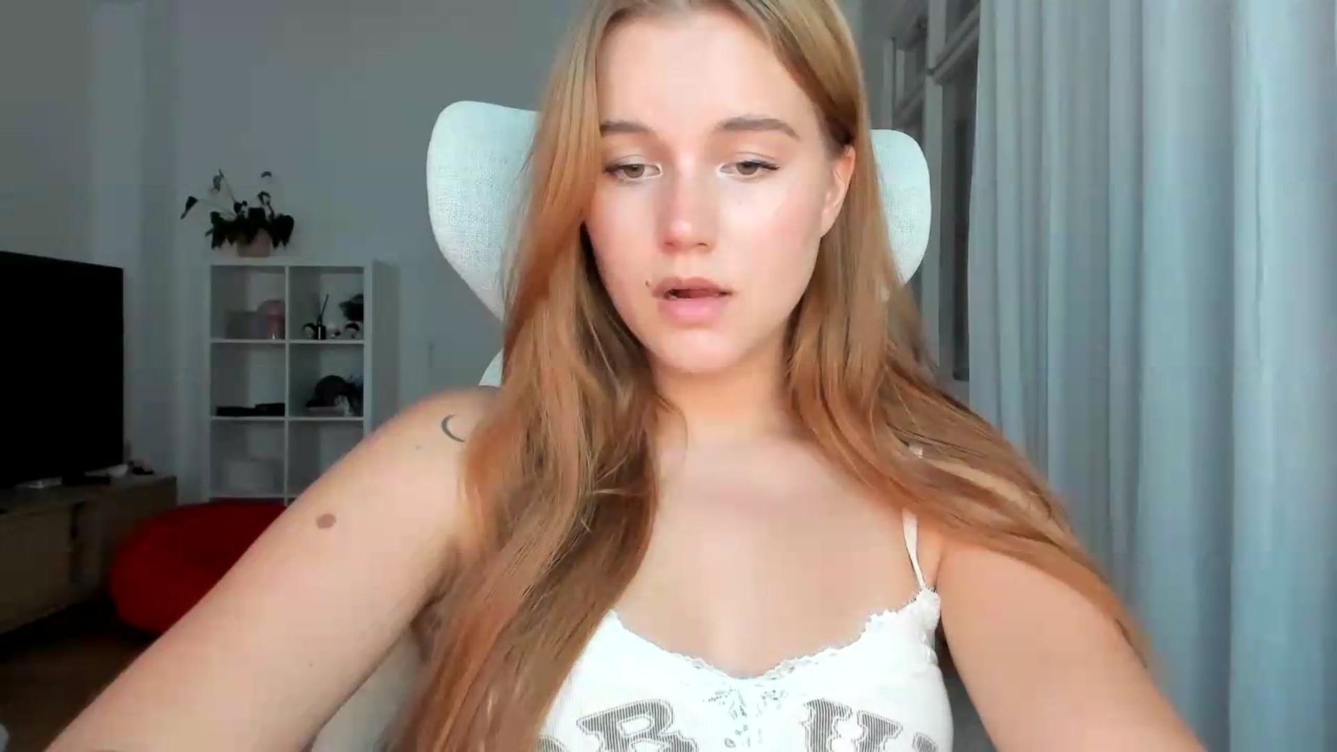 Gallery image thumbnail from Lia_lisia's myfreecams stream on, 07/26/2026, 19:13 image 14 of 20