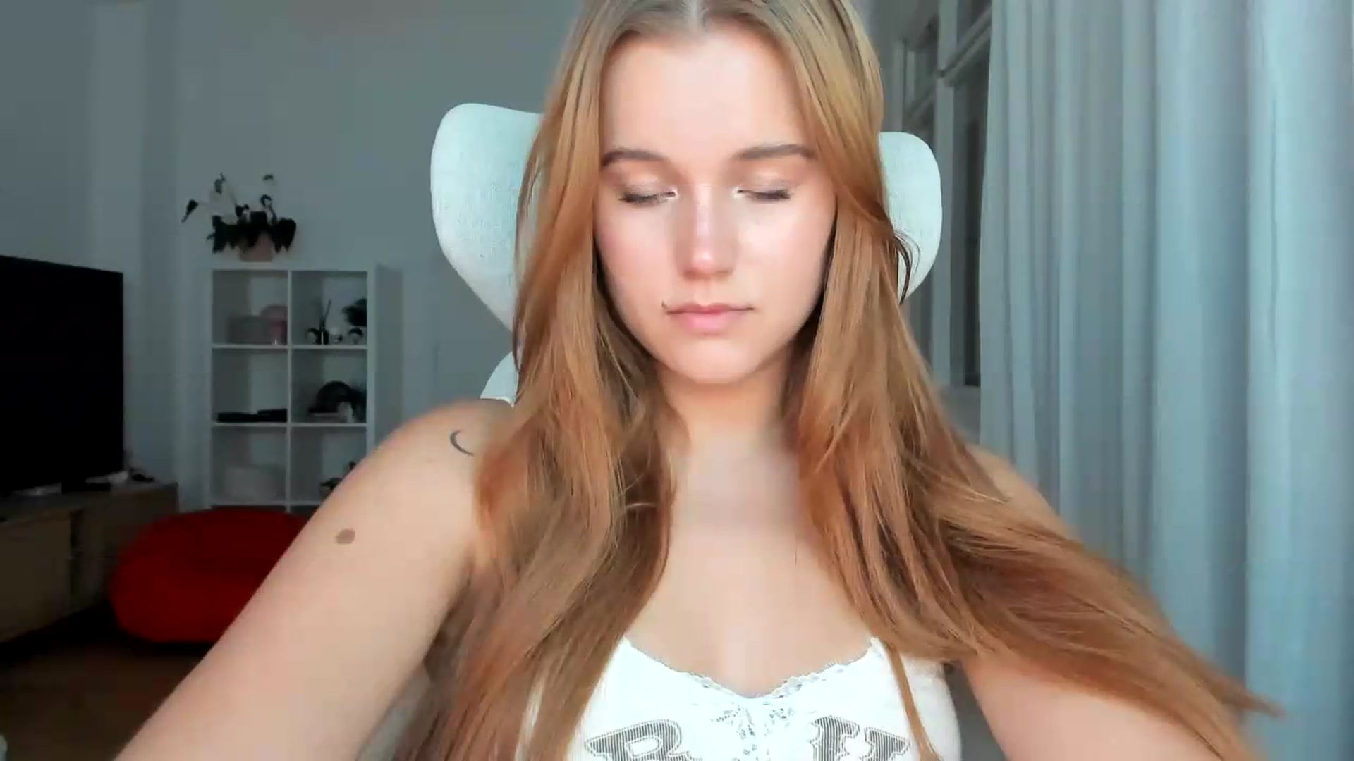 Gallery image thumbnail from Lia_lisia's myfreecams stream on, 07/26/2026, 19:13 image 17 of 20