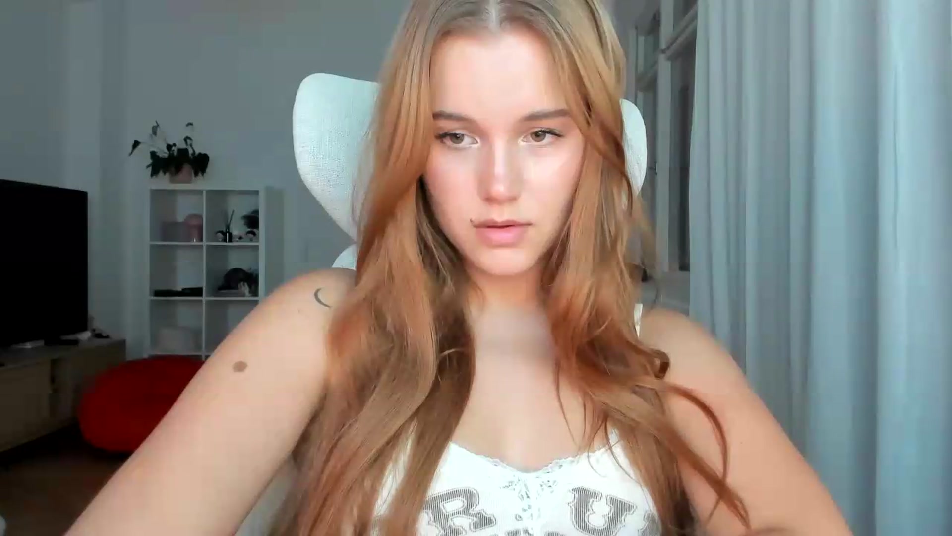 Gallery image thumbnail from Lia_lisia's myfreecams stream on, 07/26/2026, 19:13 image 6 of 20