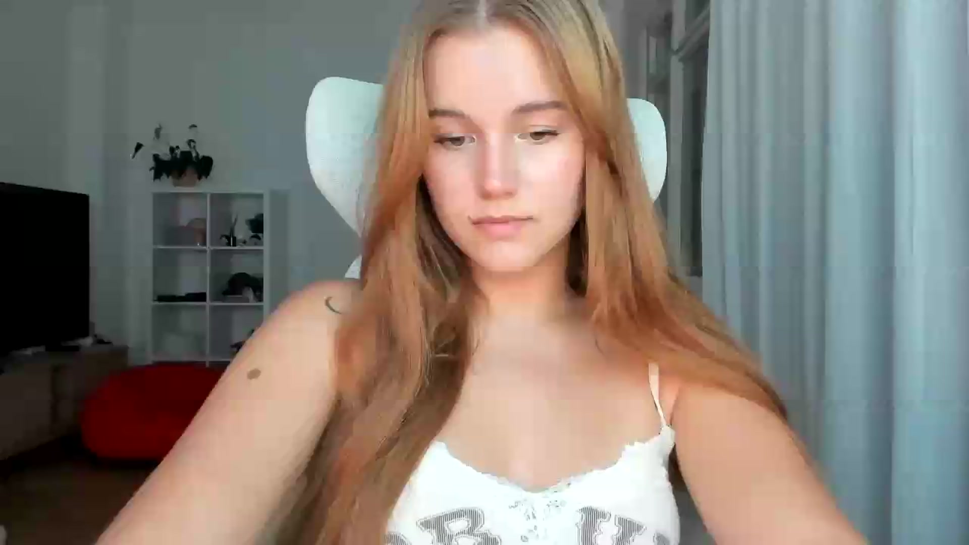 Gallery image thumbnail from Lia_lisia's myfreecams stream on, 07/26/2026, 19:13 image 11 of 20
