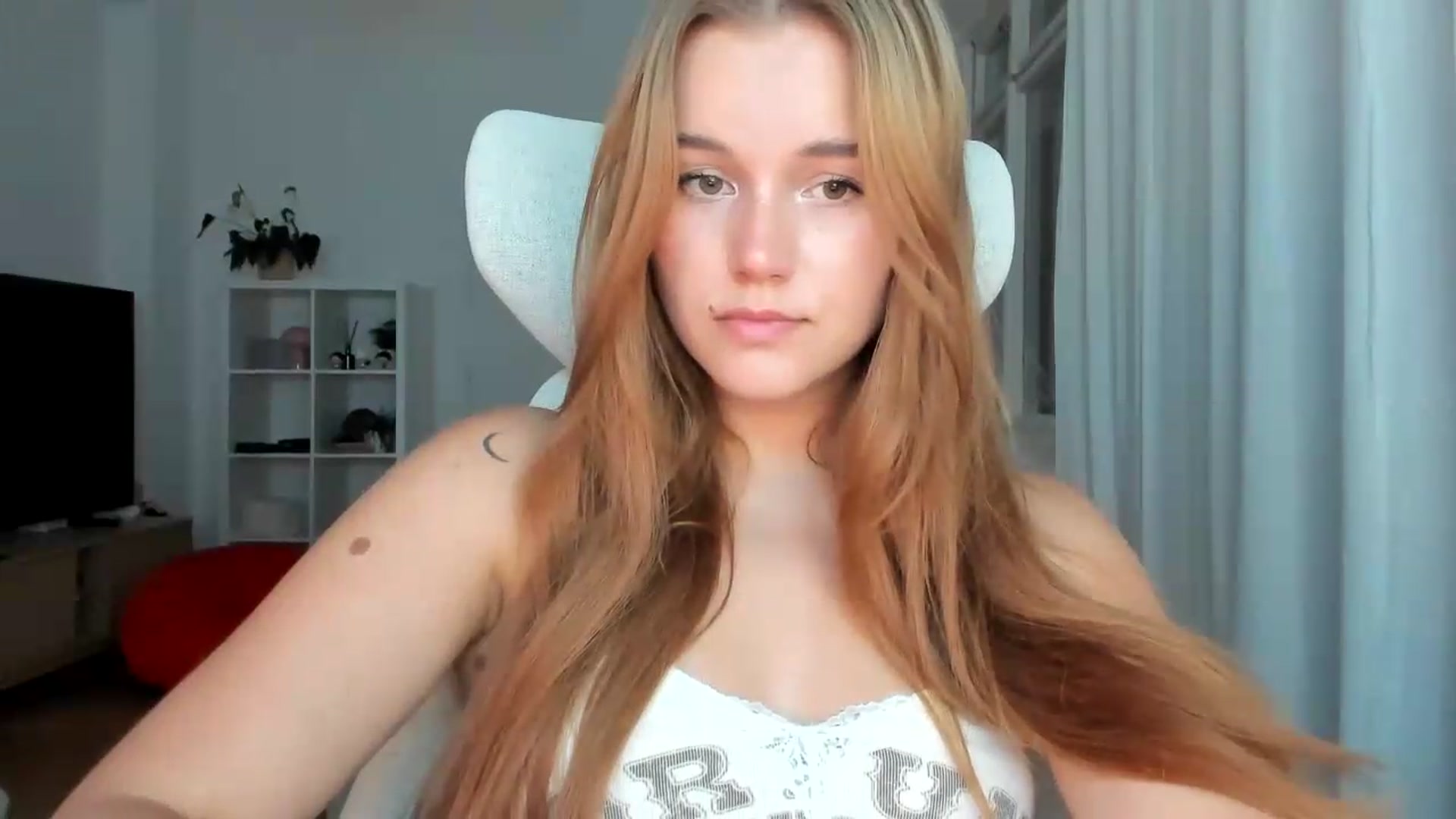 Gallery image thumbnail from Lia_lisia's myfreecams stream on, 07/26/2026, 19:13 image 19 of 20