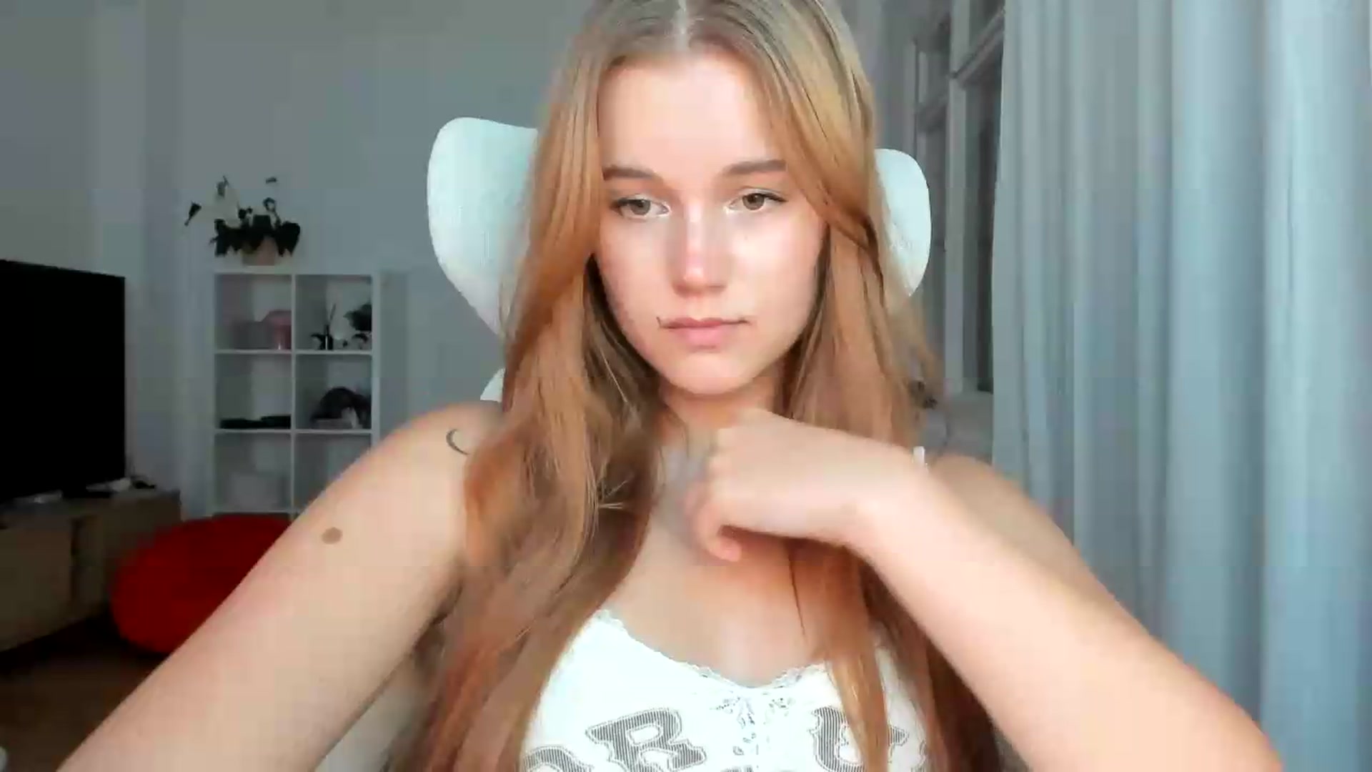 Gallery image thumbnail from Lia_lisia's myfreecams stream on, 07/26/2026, 19:13 image 8 of 20