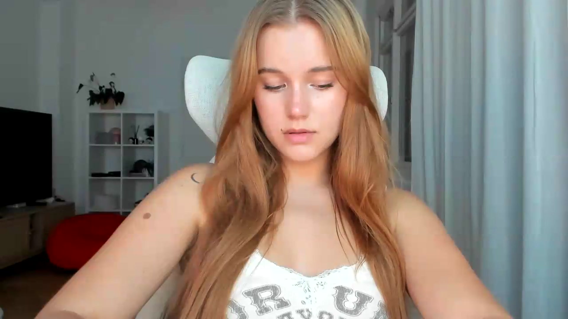 Gallery image thumbnail from Lia_lisia's myfreecams stream on, 07/26/2026, 19:13 image 2 of 20