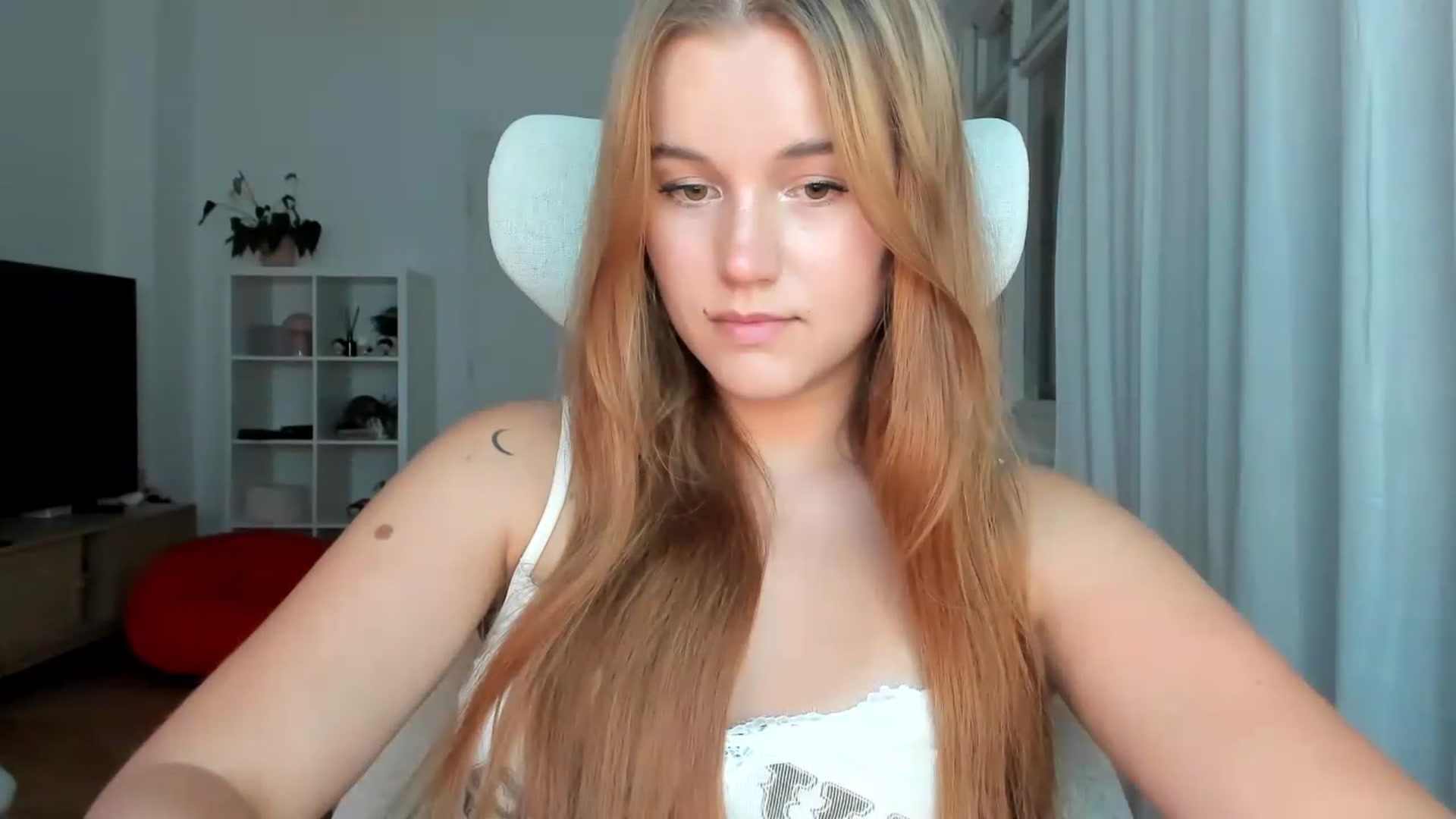 Gallery image thumbnail from Lia_lisia's myfreecams stream on, 07/26/2026, 19:59 image 16 of 20
