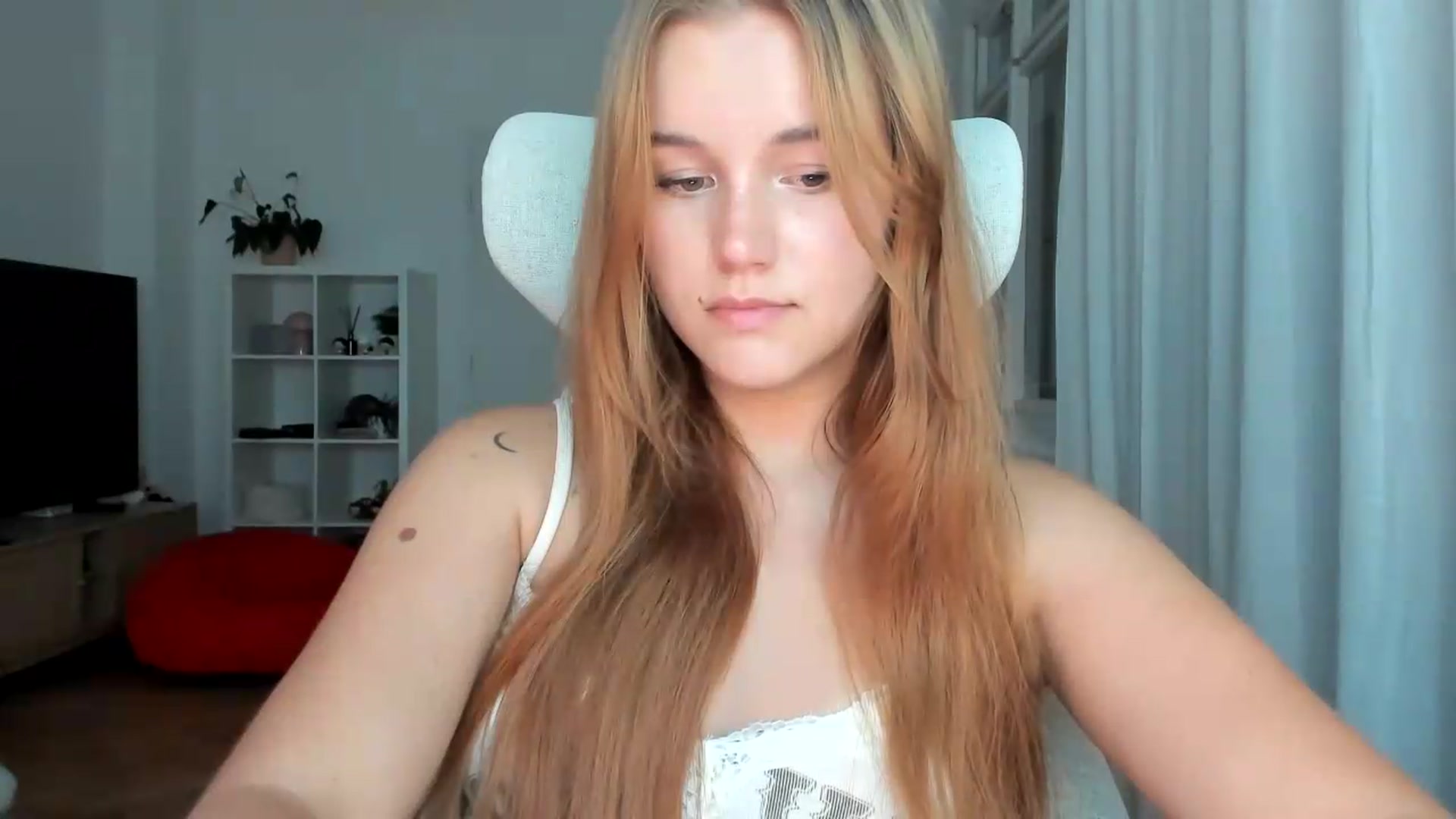 Gallery image thumbnail from Lia_lisia's myfreecams stream on, 07/26/2026, 19:59 image 18 of 20