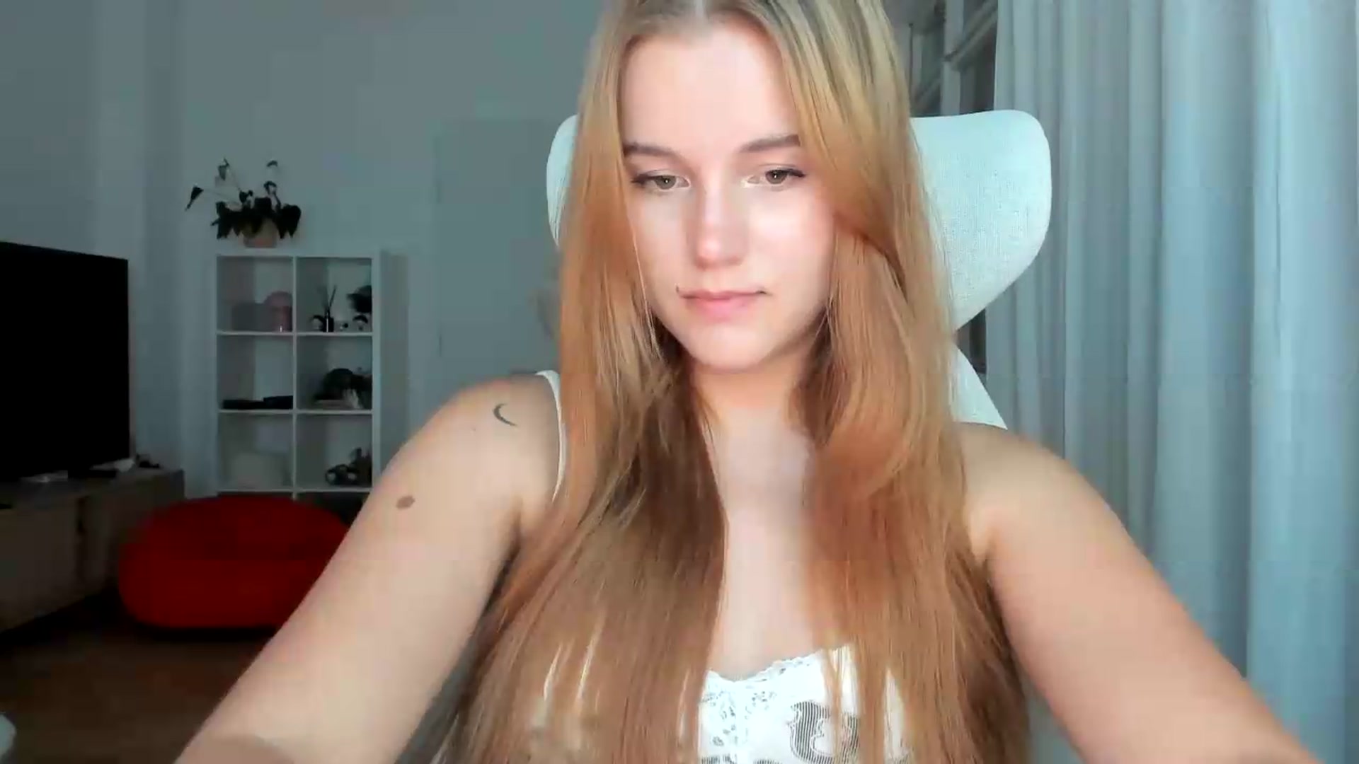 Gallery image thumbnail from Lia_lisia's myfreecams stream on, 07/26/2026, 19:59 image 2 of 20