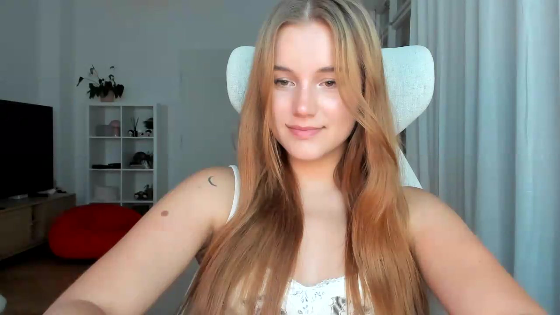 Gallery image thumbnail from Lia_lisia's myfreecams stream on, 07/26/2026, 19:59 image 13 of 20