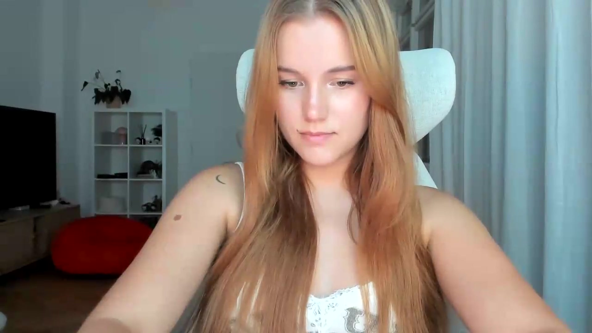 Gallery image thumbnail from Lia_lisia's myfreecams stream on, 07/26/2026, 19:59 image 3 of 20