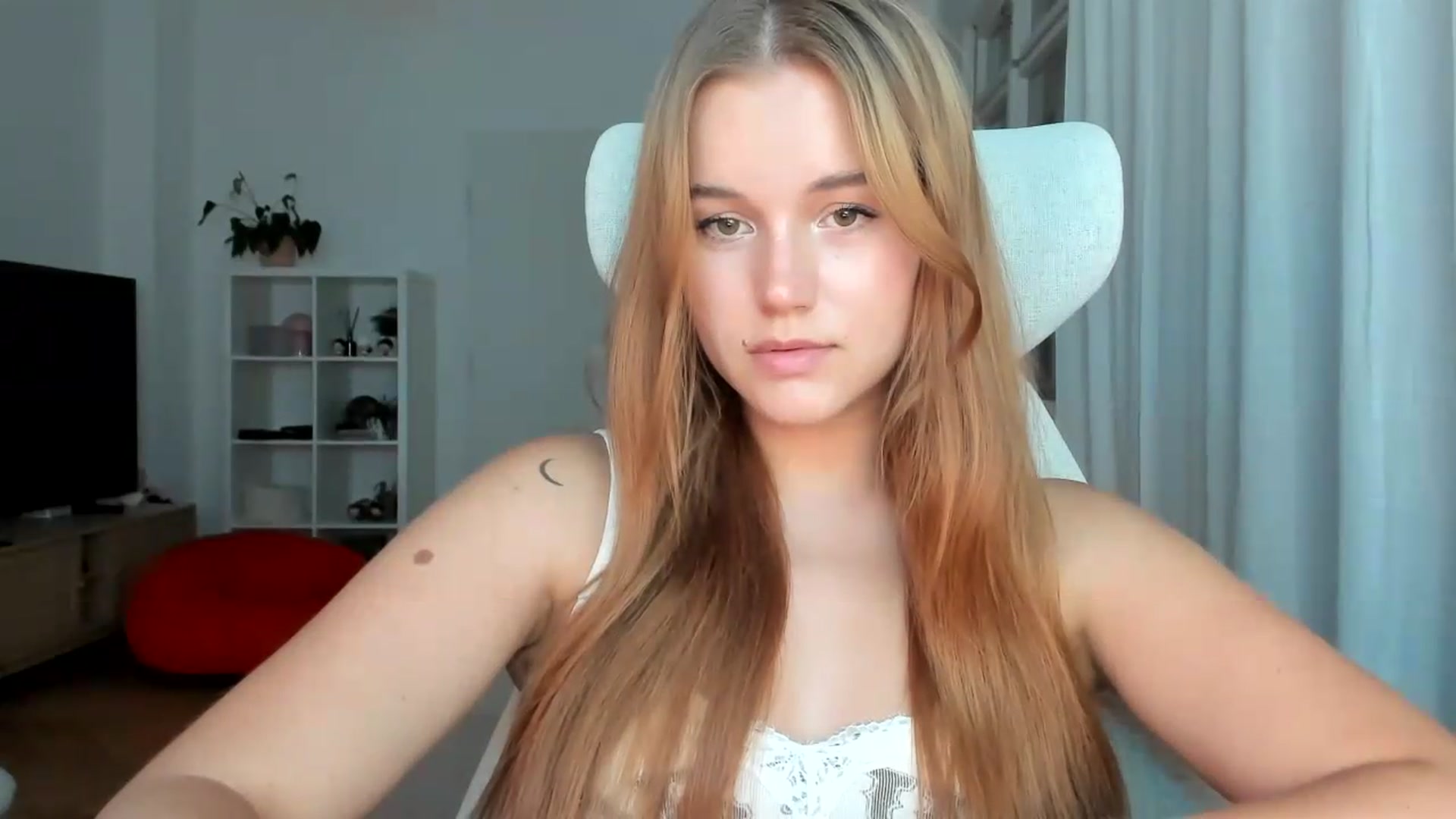 Gallery image thumbnail from Lia_lisia's myfreecams stream on, 07/26/2026, 19:59 image 12 of 20