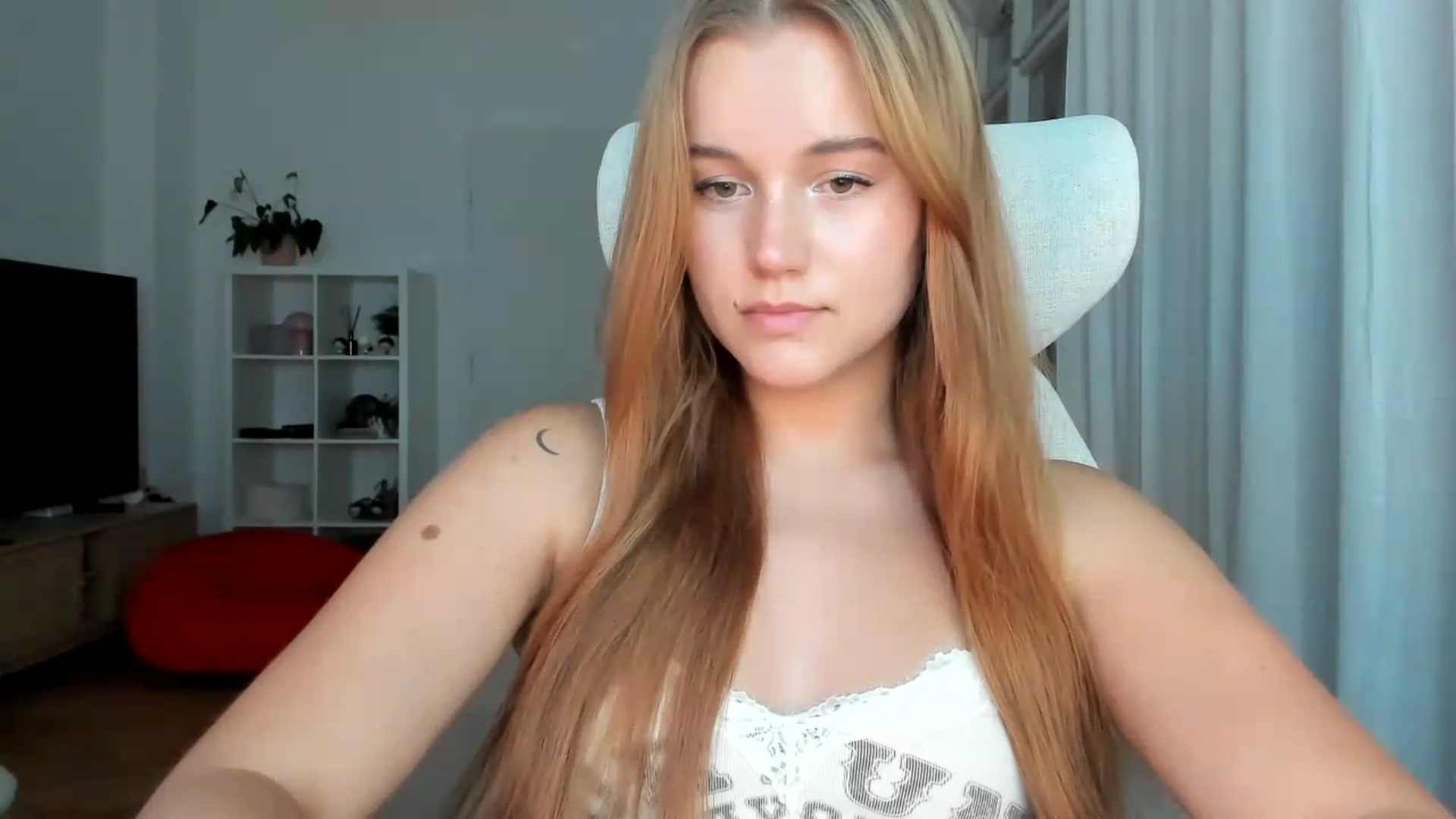 Gallery image thumbnail from Lia_lisia's myfreecams stream on, 07/26/2026, 19:59 image 10 of 20