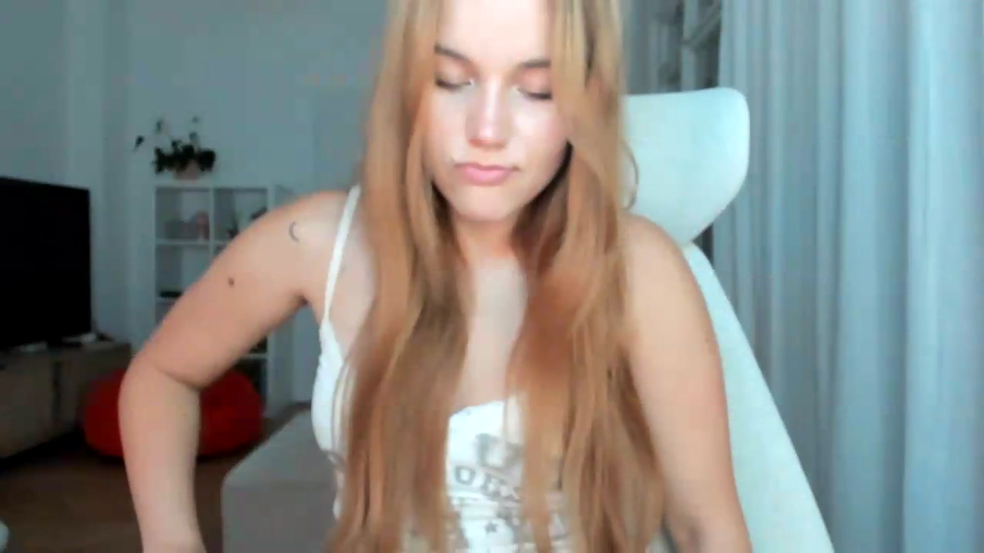 Gallery image thumbnail from Lia_lisia's myfreecams stream on, 07/26/2026, 19:59 image 15 of 20