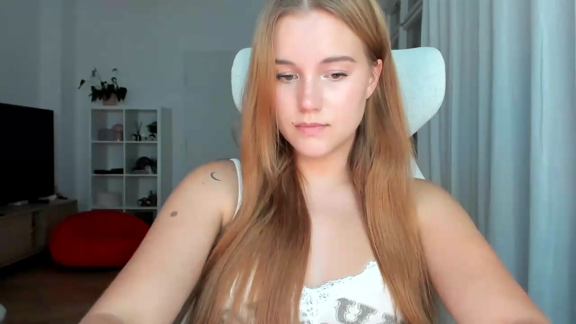 Gallery image thumbnail from Lia_lisia's myfreecams stream on, 07/26/2026, 19:59 image 4 of 20