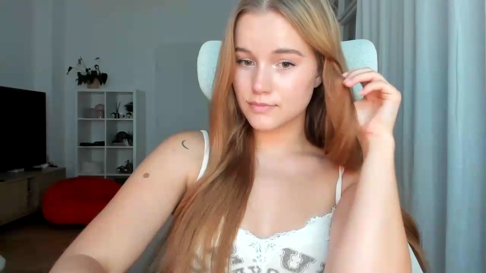 Gallery image thumbnail from Lia_lisia's myfreecams stream on, 07/26/2026, 19:59 image 7 of 20