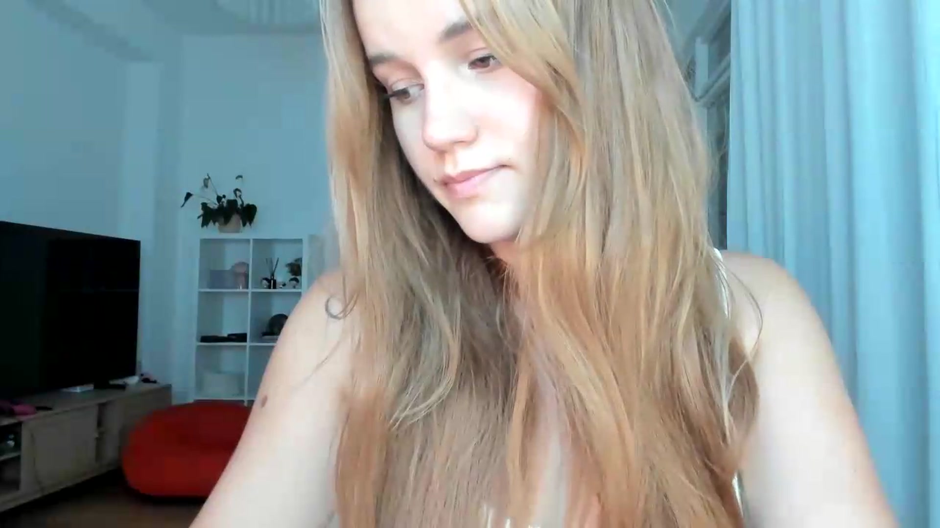 Gallery image thumbnail from Lia_lisia's myfreecams stream on, 07/26/2026, 20:59 image 14 of 20