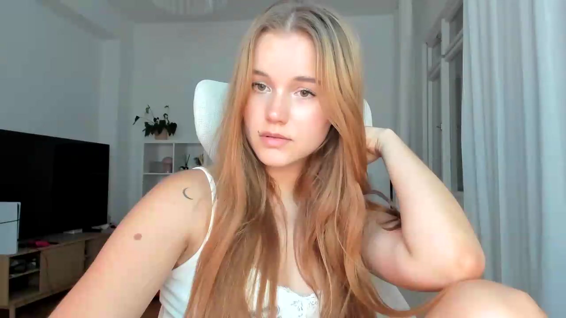 Gallery image thumbnail from Lia_lisia's myfreecams stream on, 07/26/2026, 20:59 image 12 of 20
