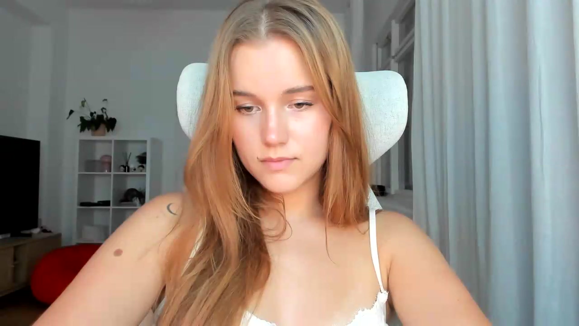 Gallery image thumbnail from Lia_lisia's myfreecams stream on, 07/26/2026, 20:59 image 2 of 20