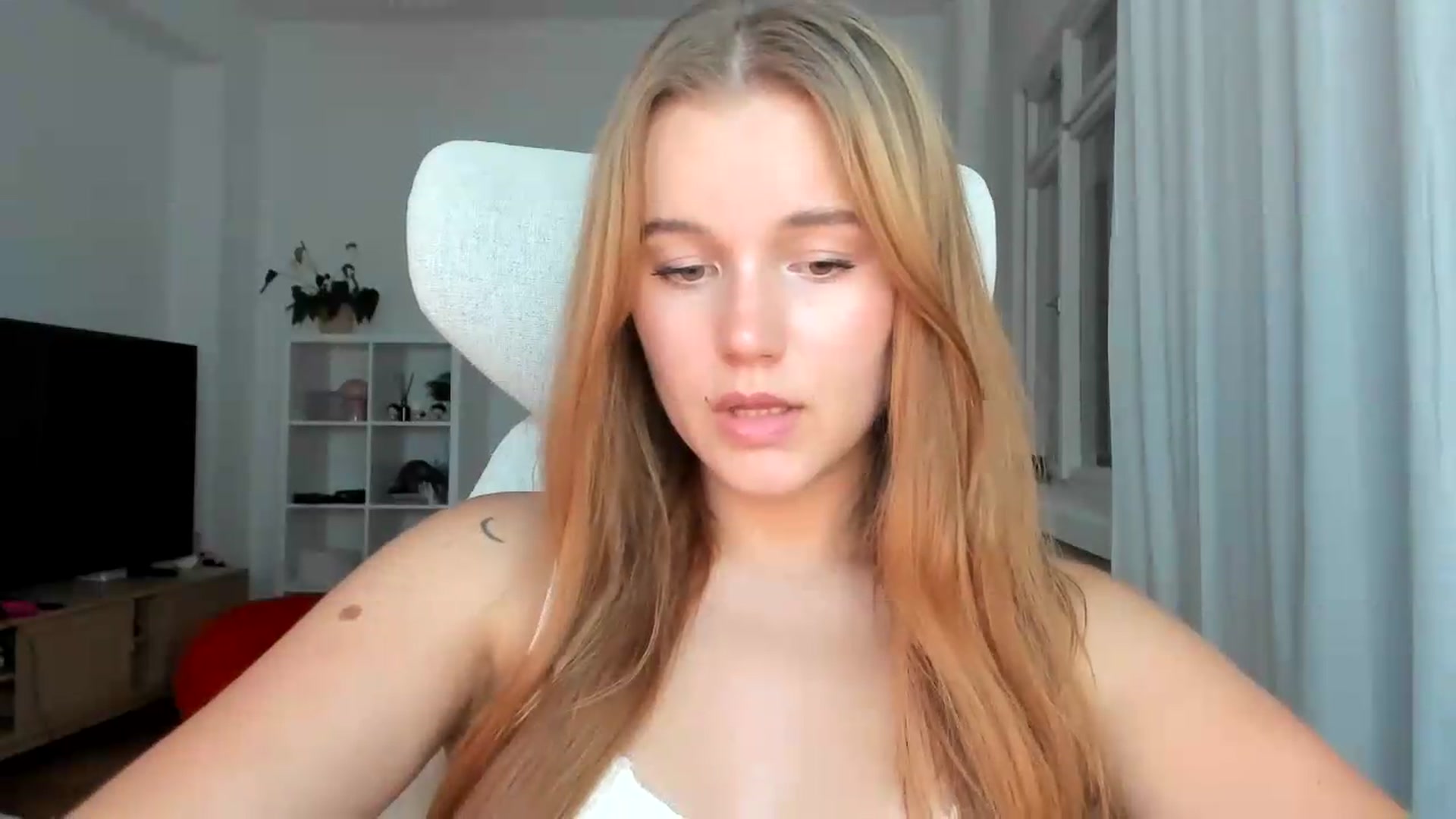 Gallery image thumbnail from Lia_lisia's myfreecams stream on, 07/26/2026, 20:59 image 17 of 20