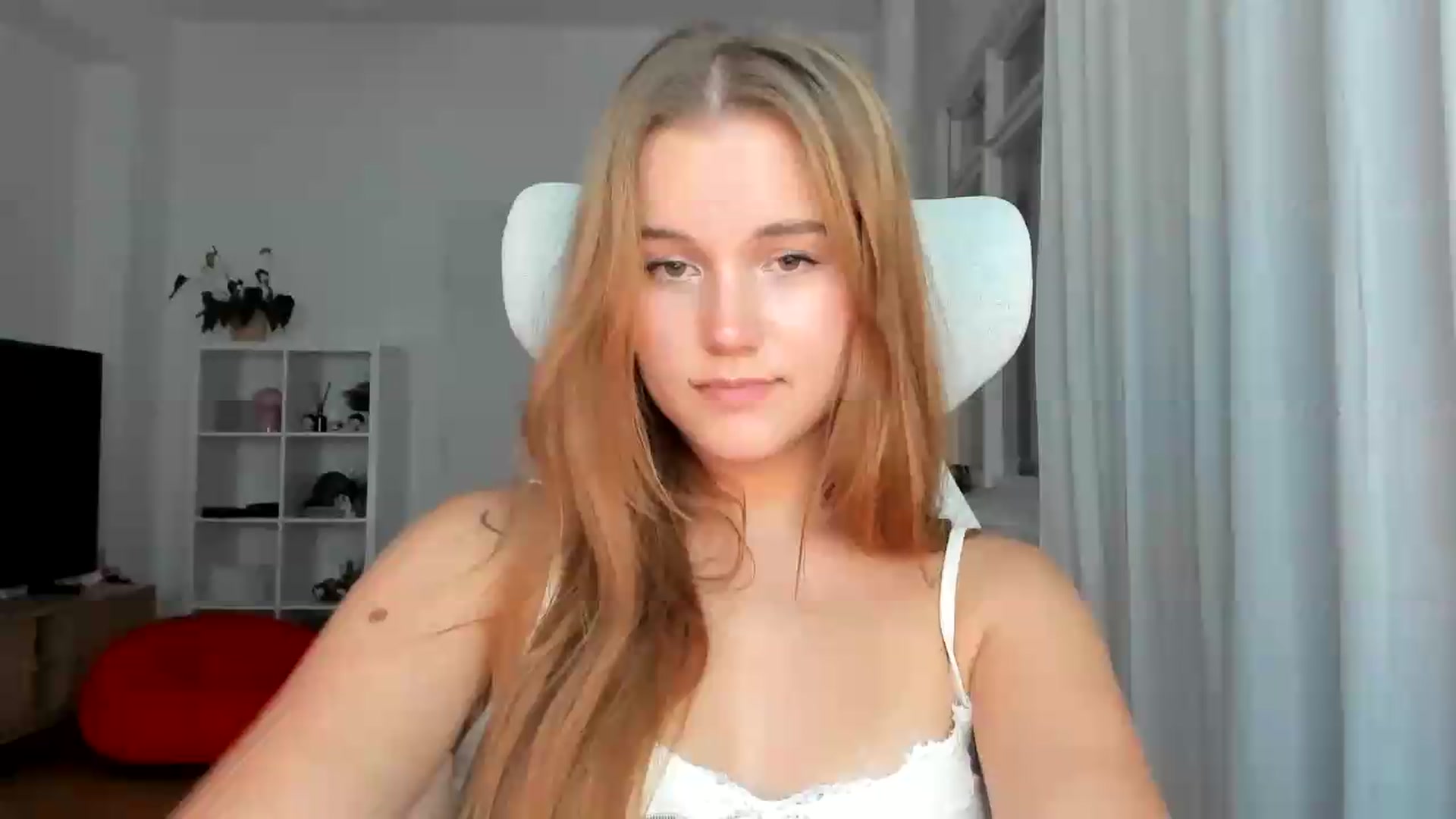 Gallery image thumbnail from Lia_lisia's myfreecams stream on, 07/26/2026, 20:59 image 1 of 20